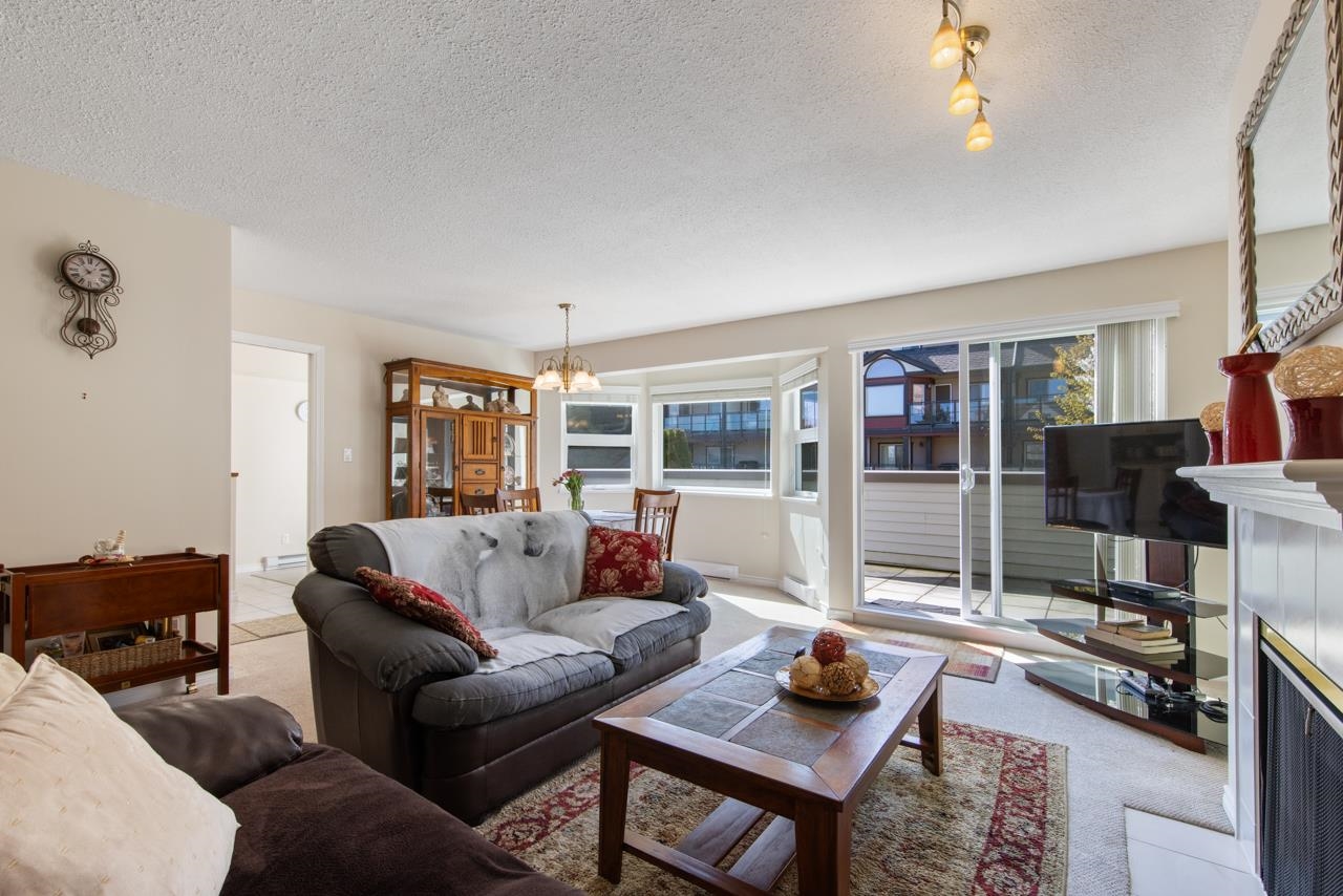 202 4885 53 STREET, R3050708, BC,