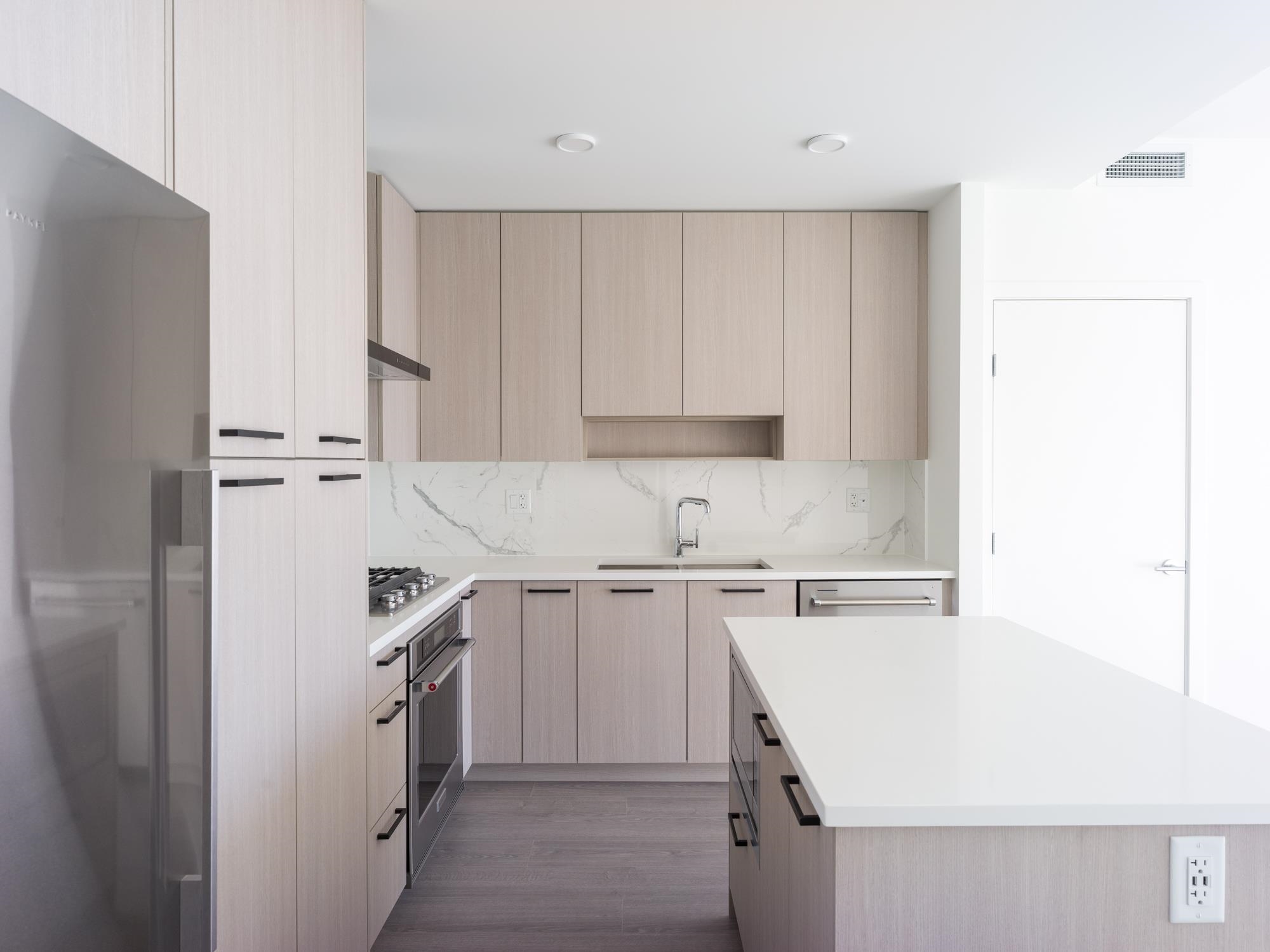 2201 555 SYDNEY AVENUE, R3050888, BC,