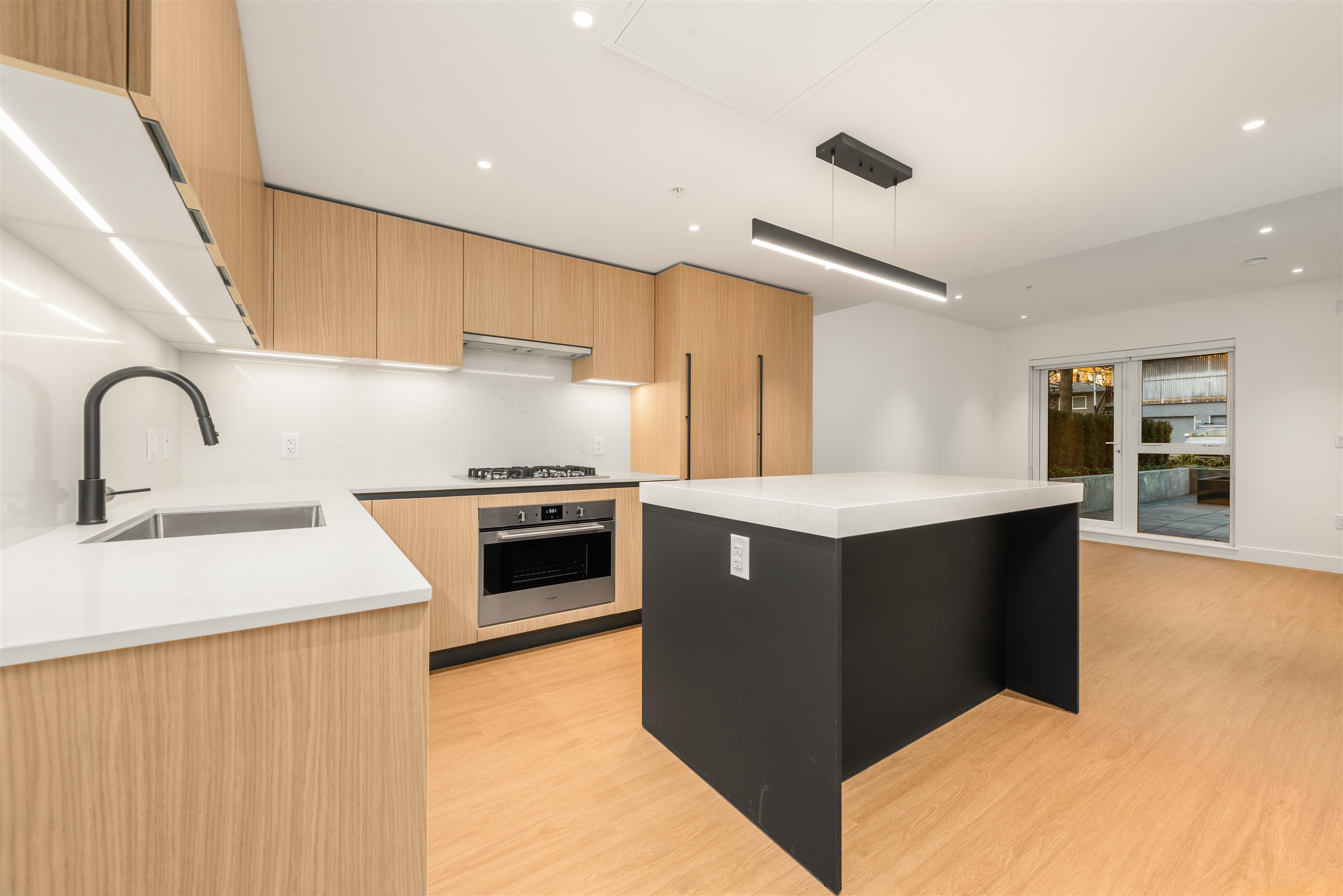113 2235 BROADWAY, R3050904, BC,