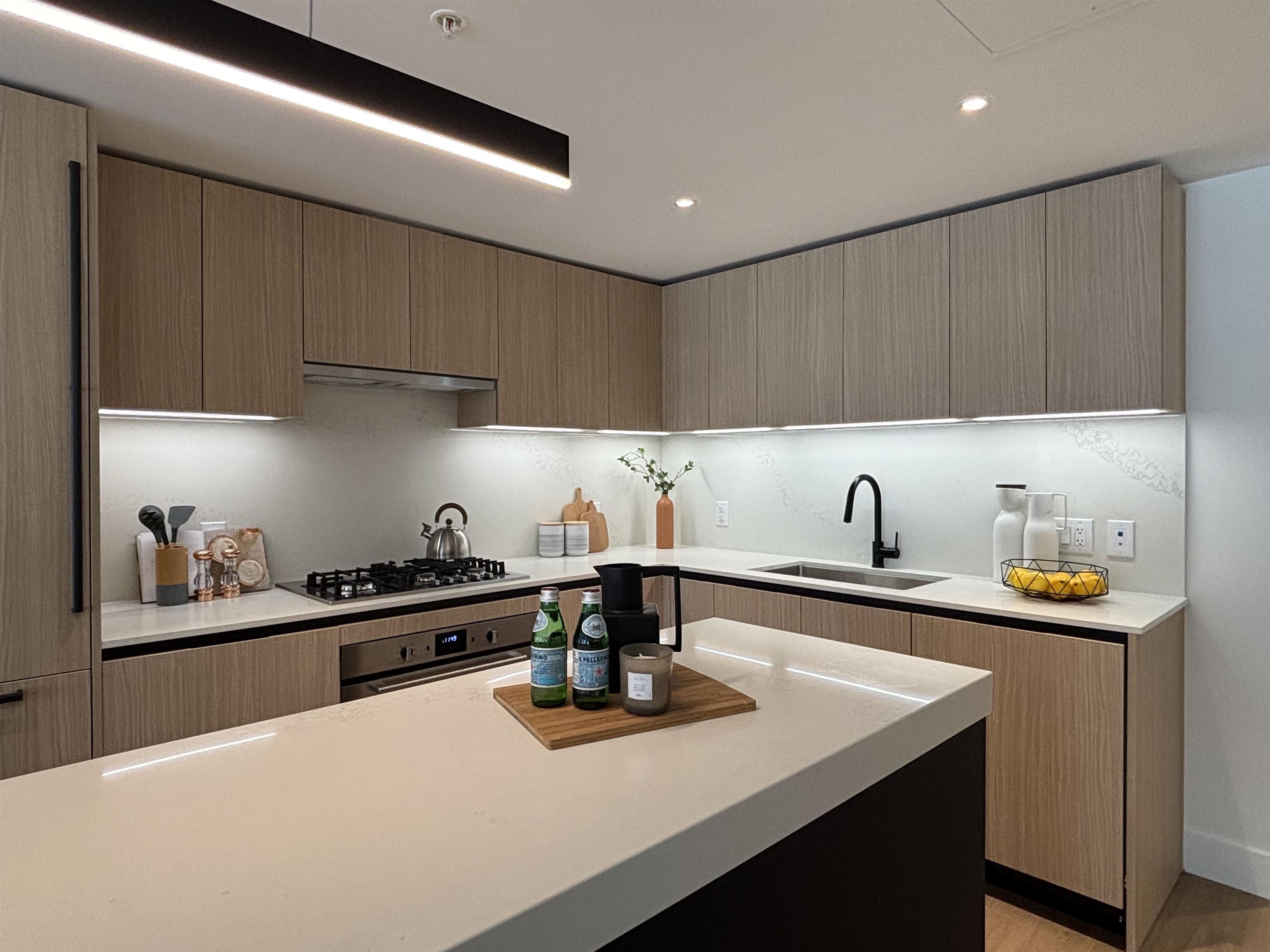 210 2235 BROADWAY, R3050909, BC,