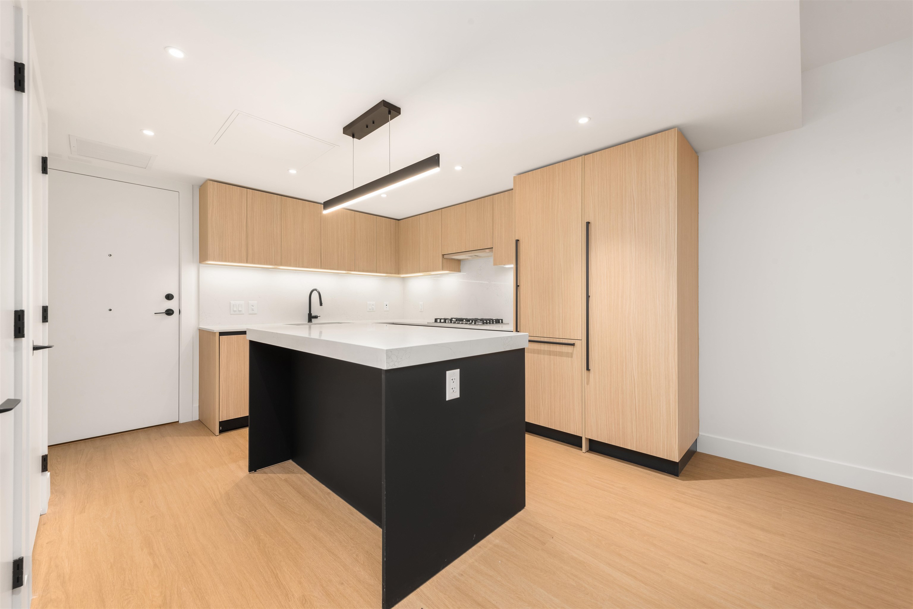 110 2235 BROADWAY, R3050957, BC,