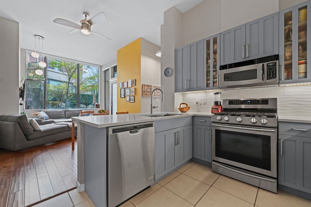 103 170 1ST STREET, R3050968, BC,