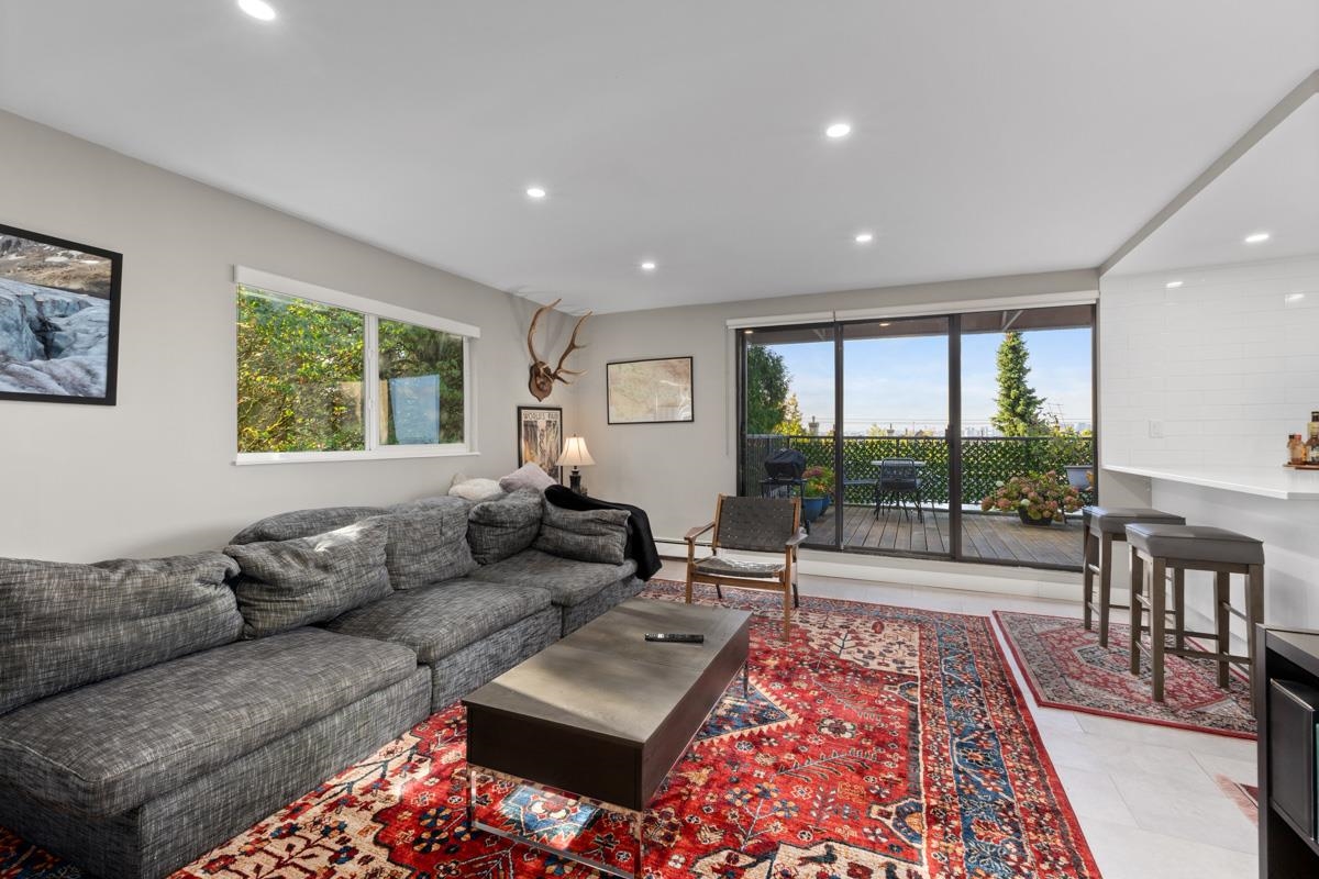 407 330 1ST STREET, R3051260, BC,