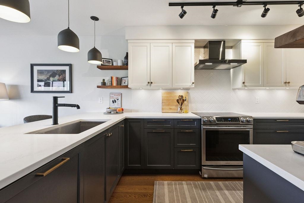 215 3250 BROADWAY STREET, R3051720, BC,