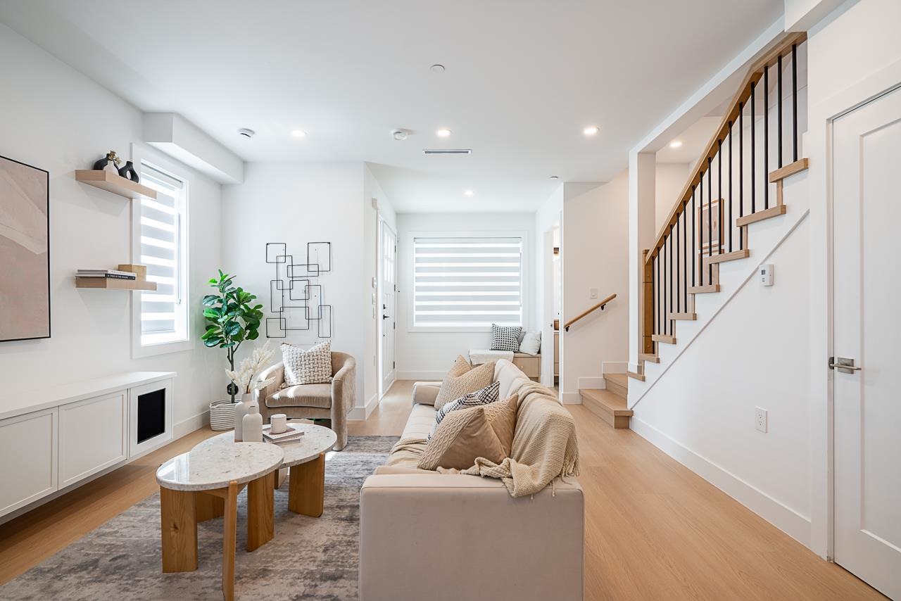 2103 E 33 AVENUE, Vancouver BC V5N 3E9, R3051946, BC,