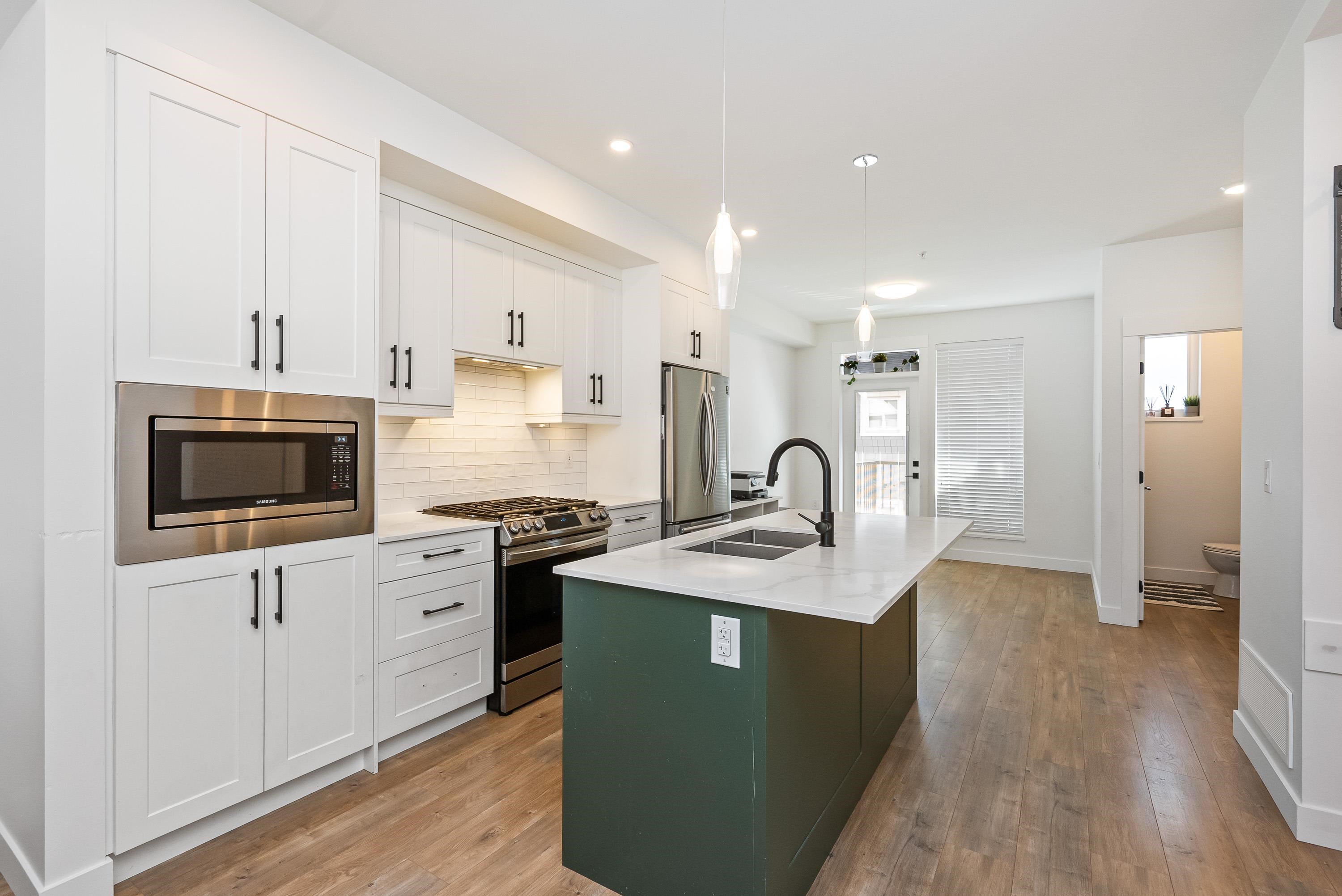 19 21688 52 AVENUE, R3052080, BC,