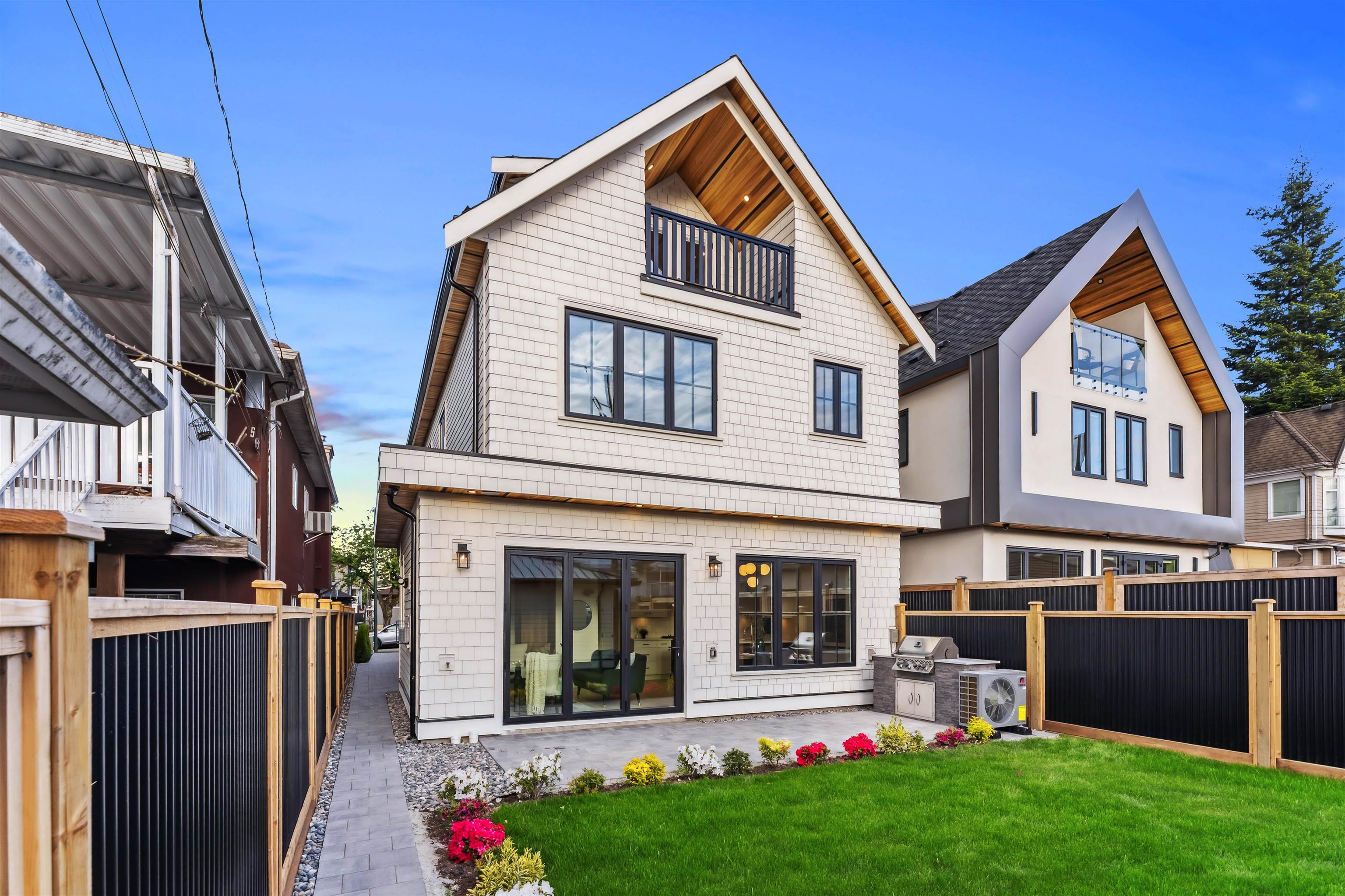 2 4763 COMMERCIAL STREET, R3052096, BC,