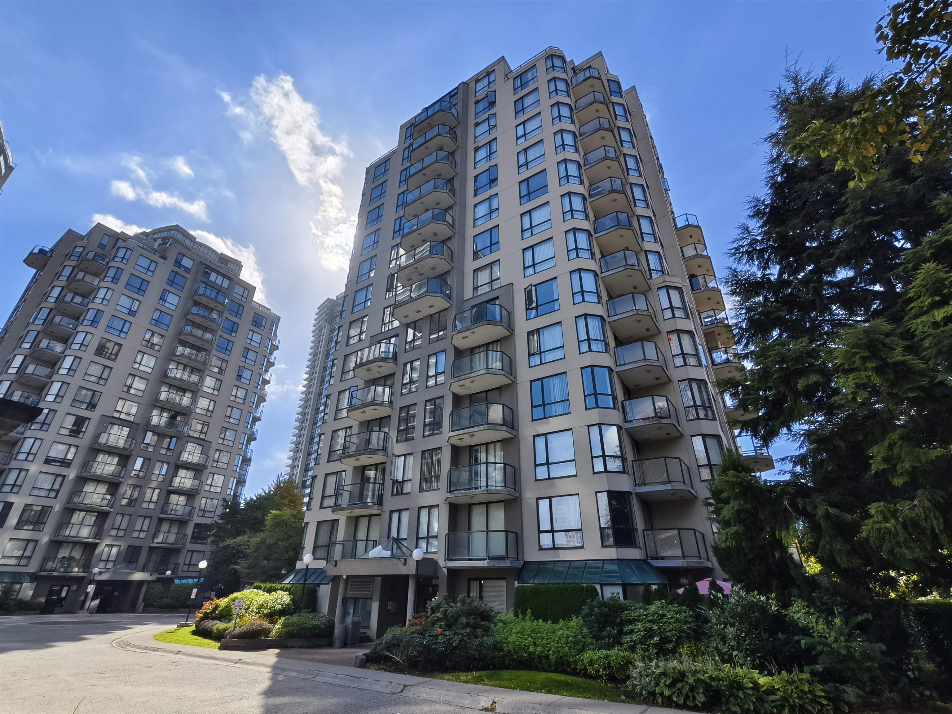 903 838 AGNES STREET, R3052192, BC,