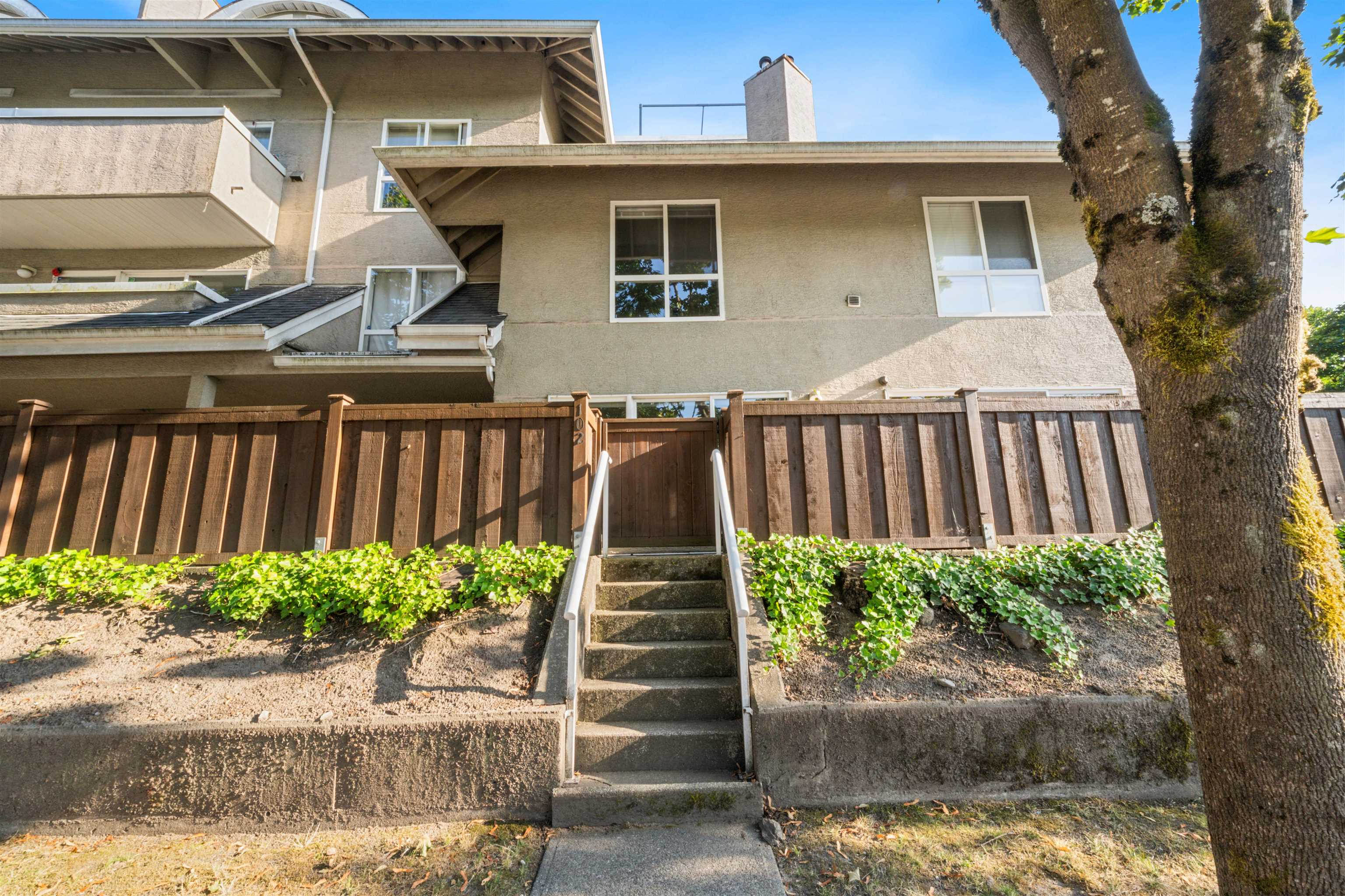 102 1570 PRAIRIE AVENUE, R3052276, BC,