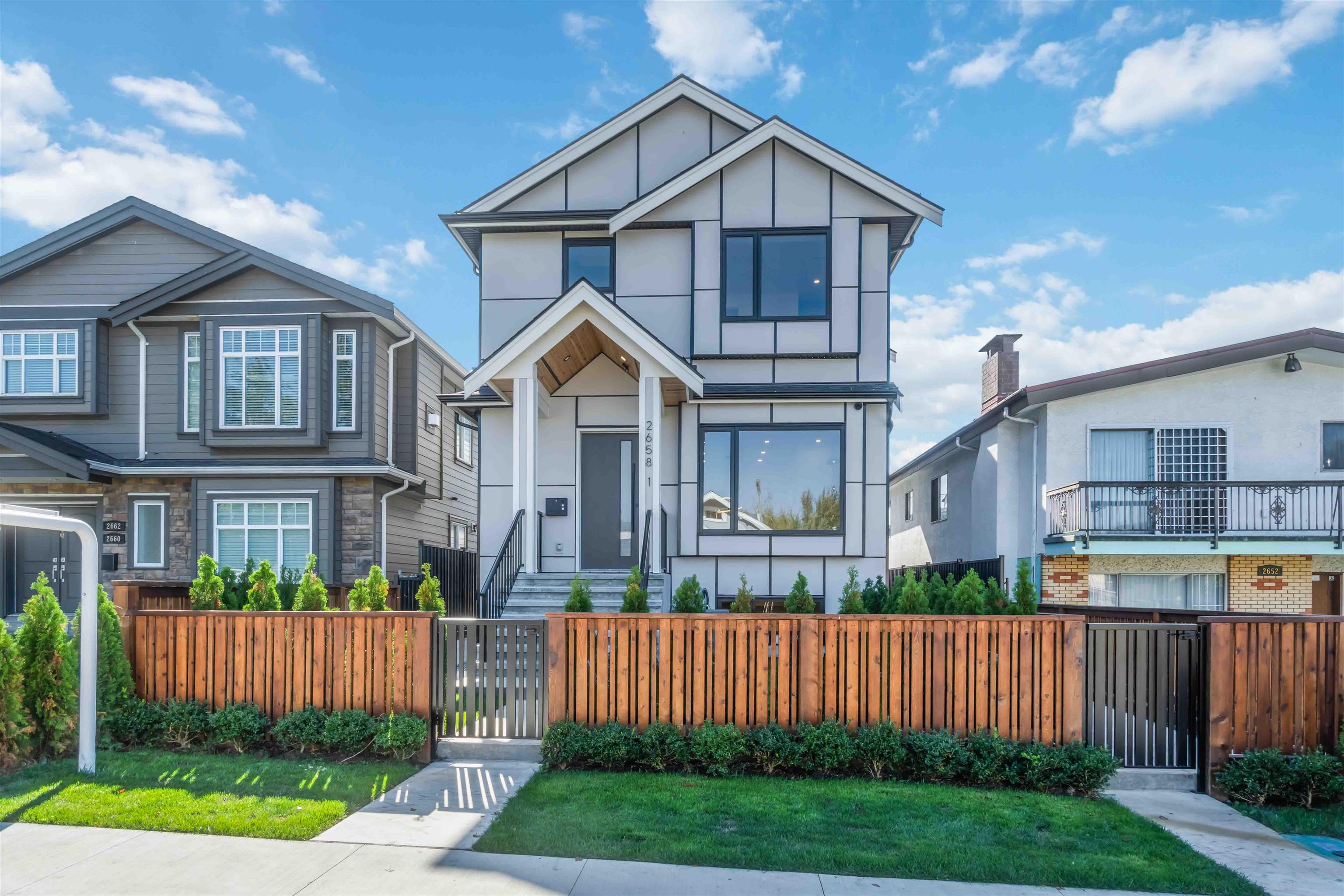 1 2658 DUNDAS STREET, R3052534, BC,