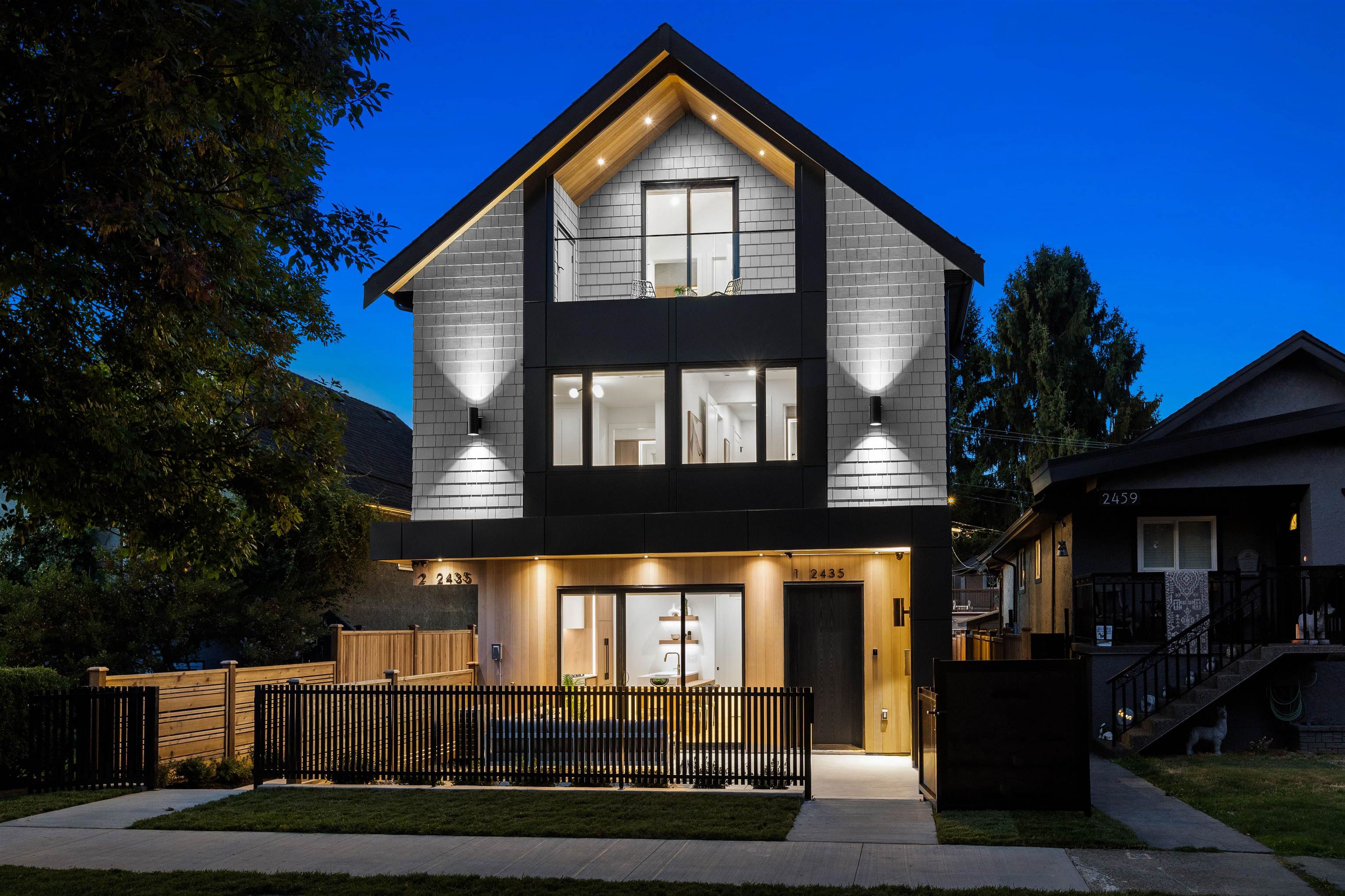 2 2435 NAPIER STREET, R3052741, BC,