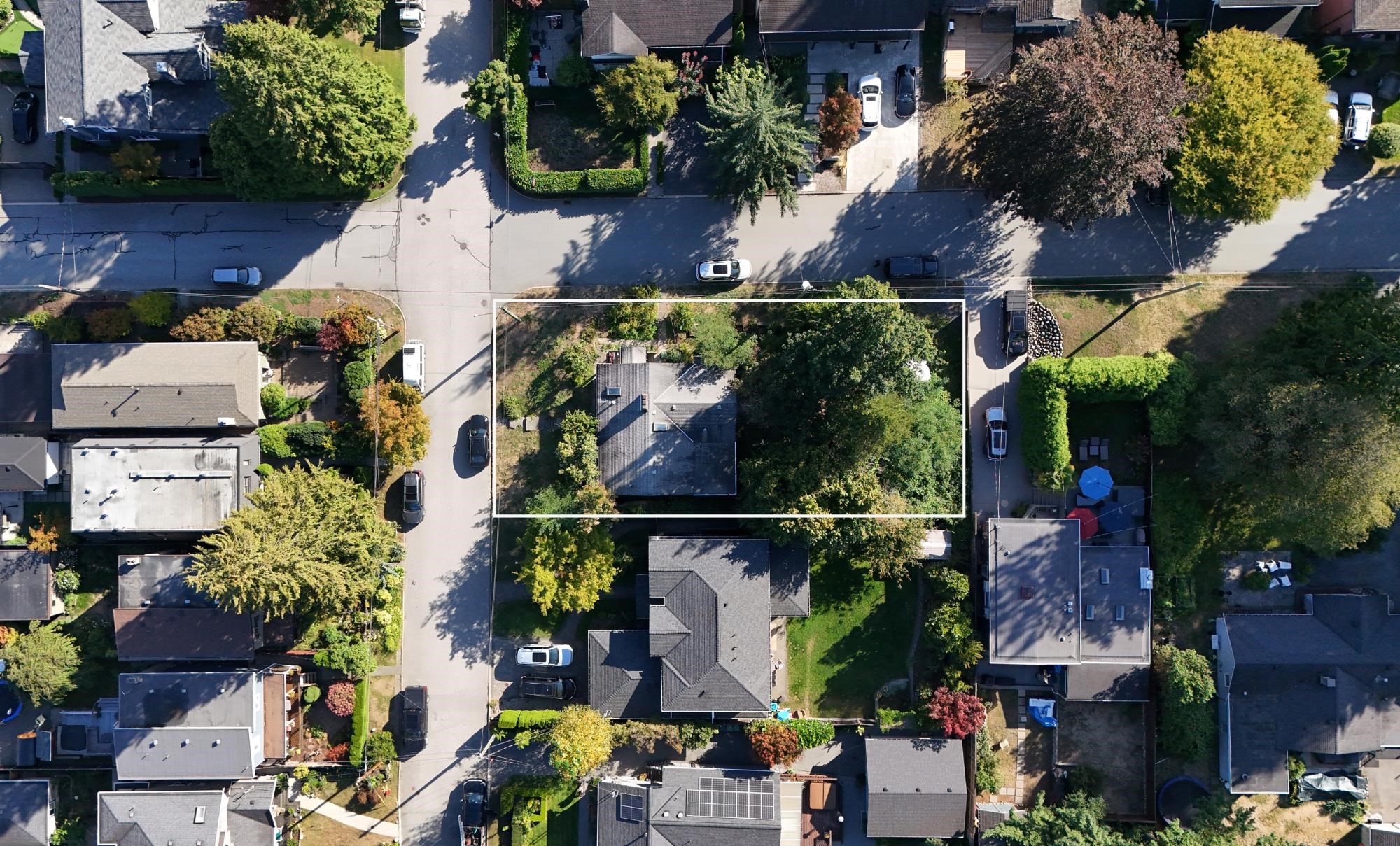2405 LLOYD AVENUE, North Vancouver BC V7P 2P6, R3052874, BC,