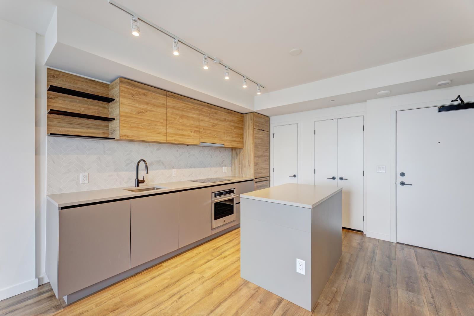 23xx 10448 UNIVERSITY DRIVE, R3052908, BC,
