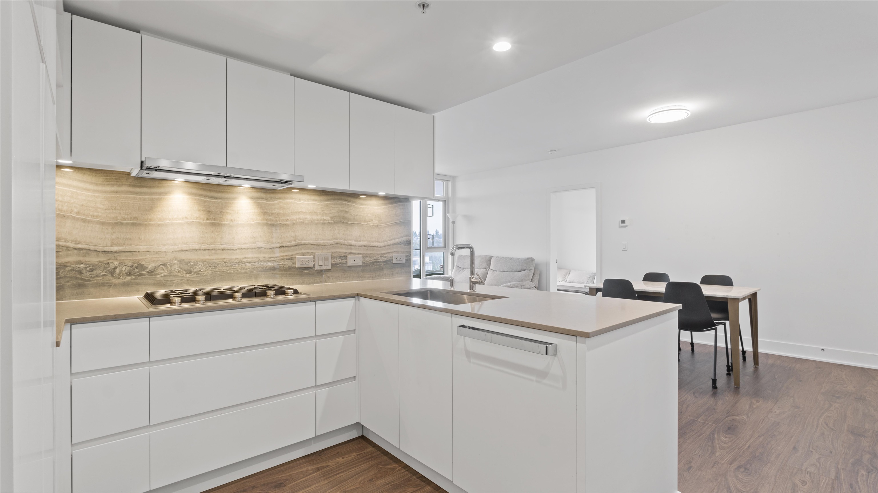 707 450 WESTVIEW STREET, R3053046, BC,