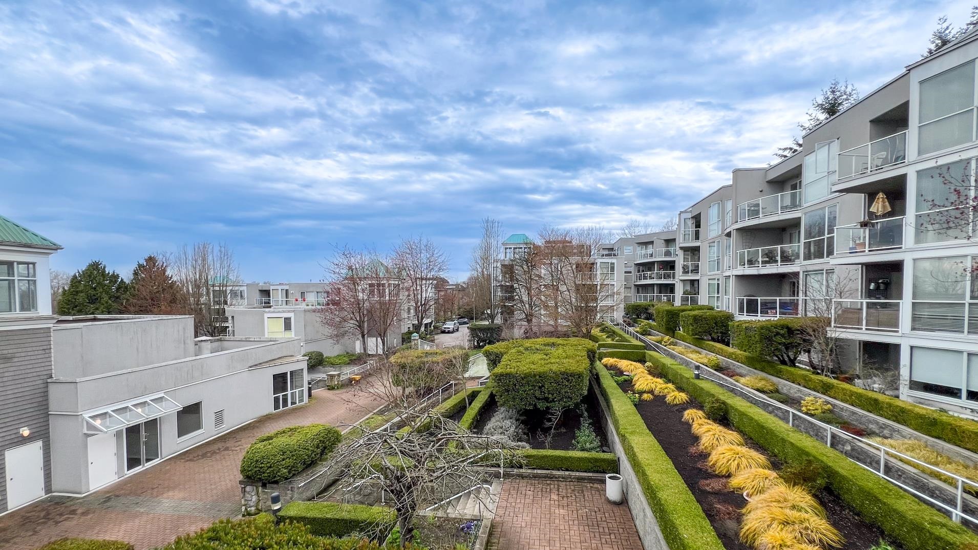 205 8430 JELLICOE STREET, R3053086, BC,