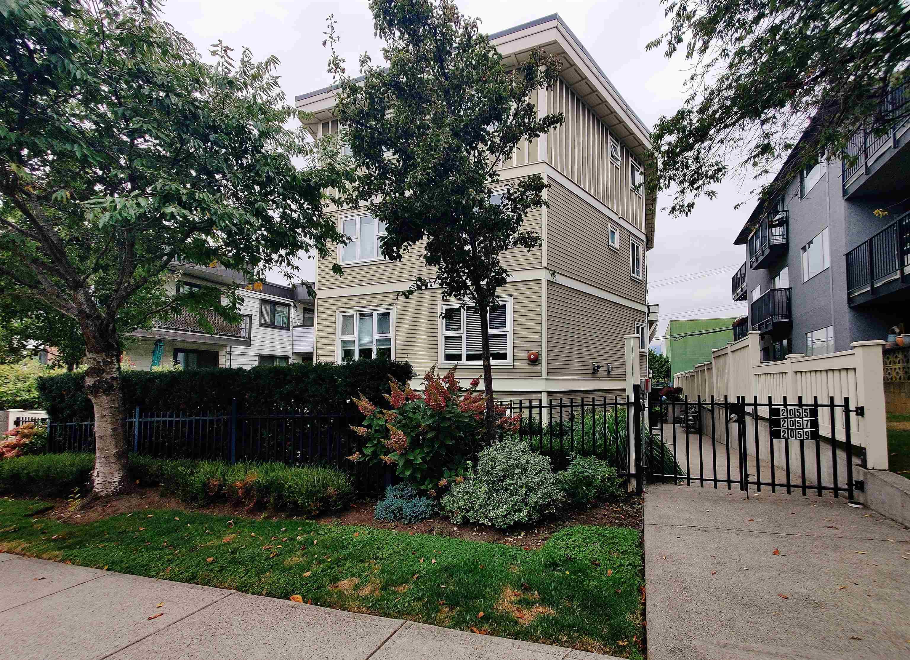 2055 TRIUMPH STREET, Vancouver BC V5L 1K7, R3053208, BC,