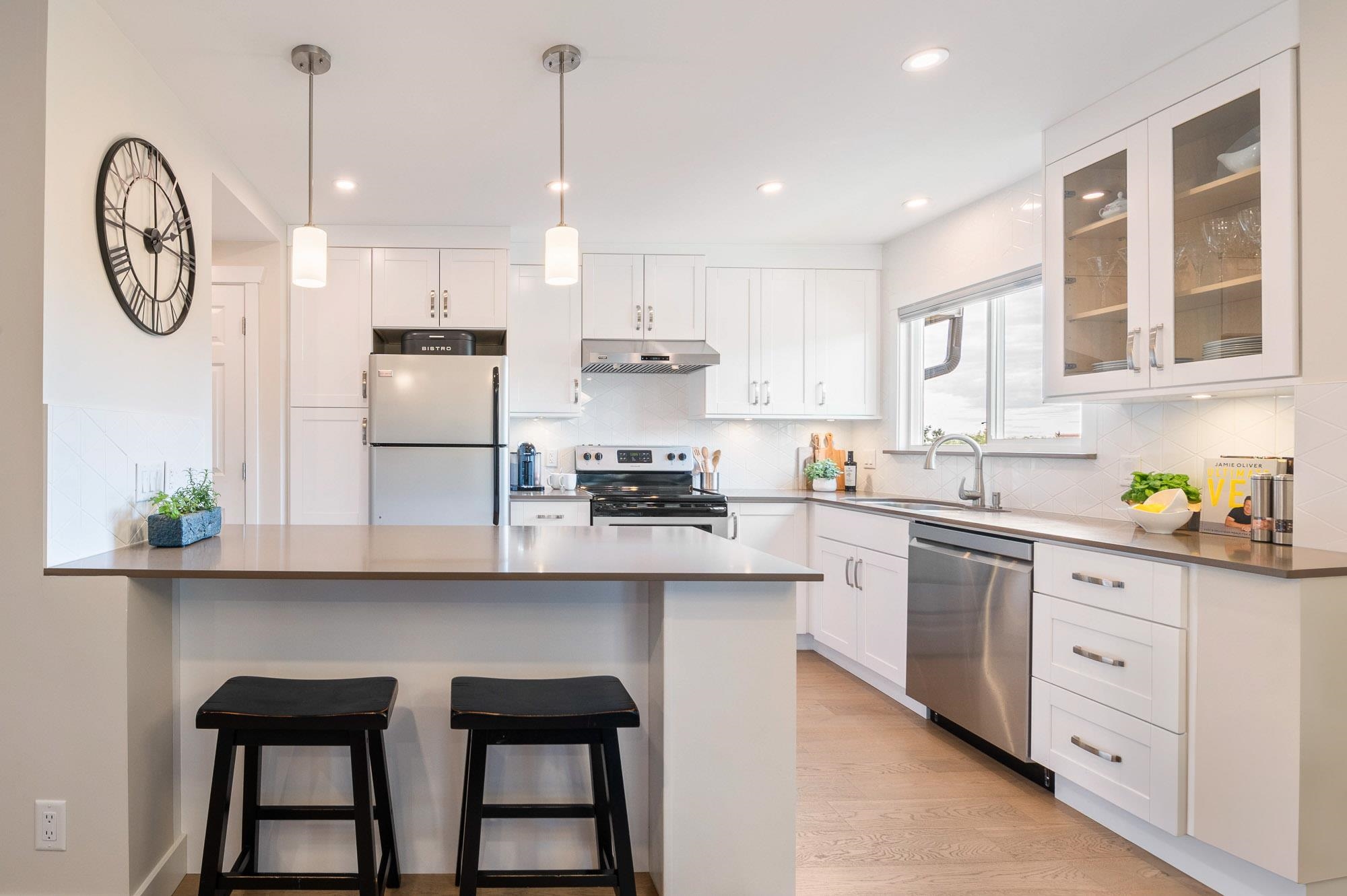 305 1390 MARTIN STREET, R3053529, BC,