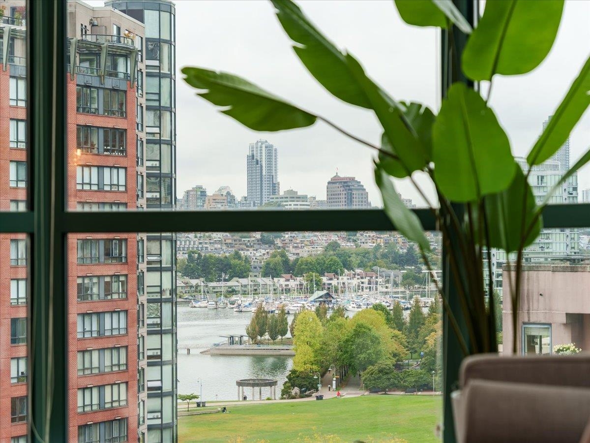 MLS® listing #R3053825 for sale located at 1105 212 DAVIE STREET