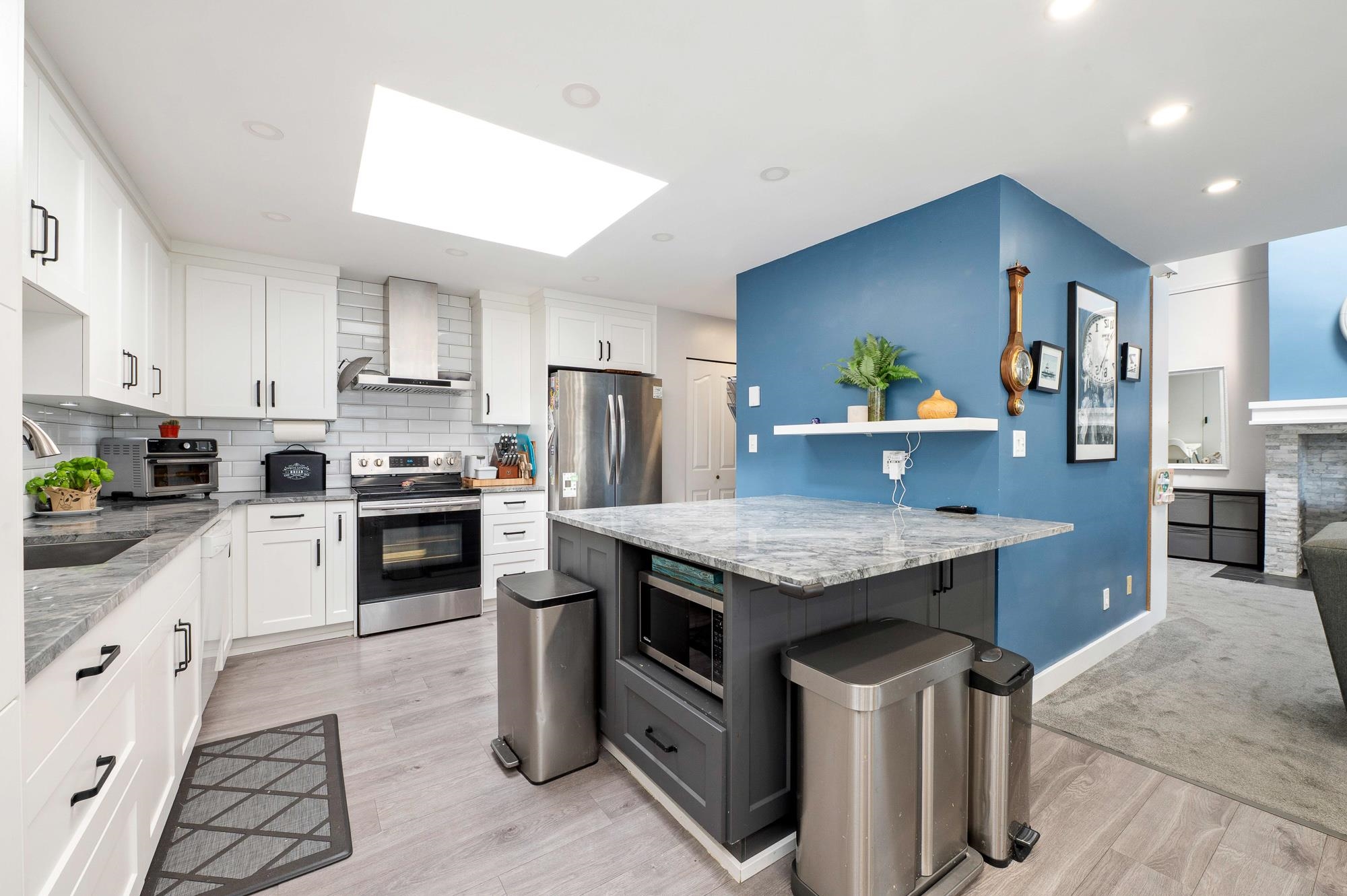 410 777 EIGHTH STREET, R3053896, BC,