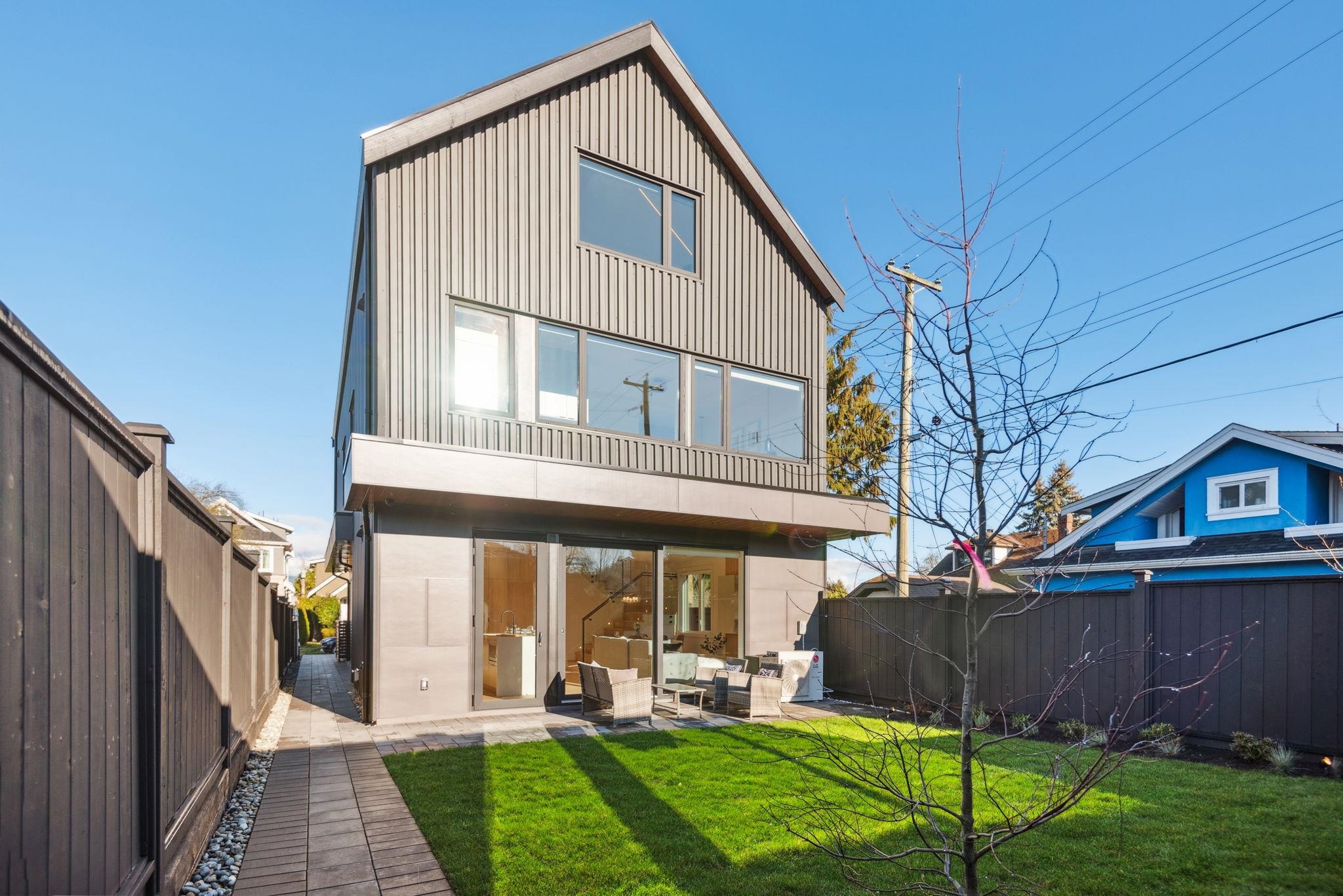 MLS® listing #R3053964 for sale located at 2 3620 20TH AVENUE