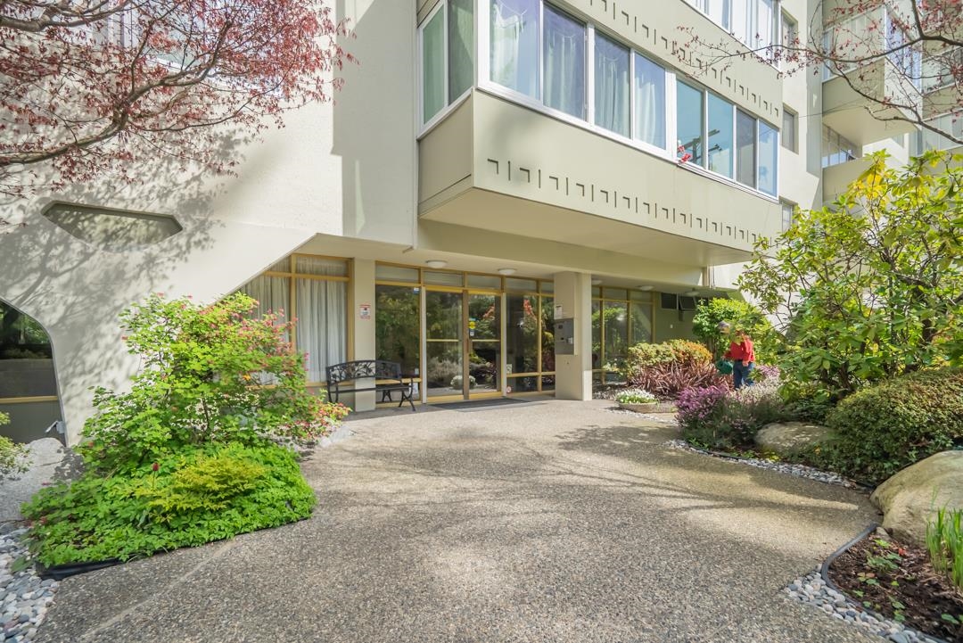 606 1425 ESQUIMALT AVENUE, R3053992, BC,