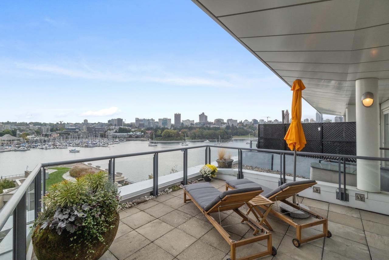 805 1383 MARINASIDE CRESCENT, R3053997, BC,