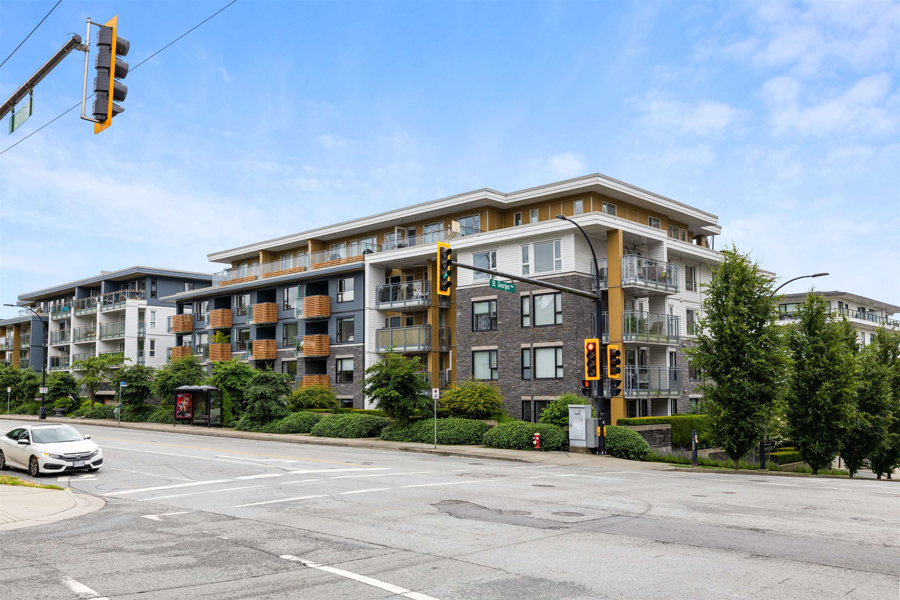 318 221 3RD STREET, R3054074, BC,