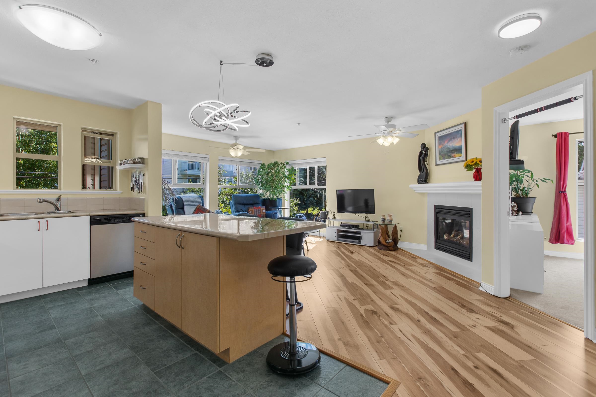 202 20237 54 AVENUE, R3054228, BC,