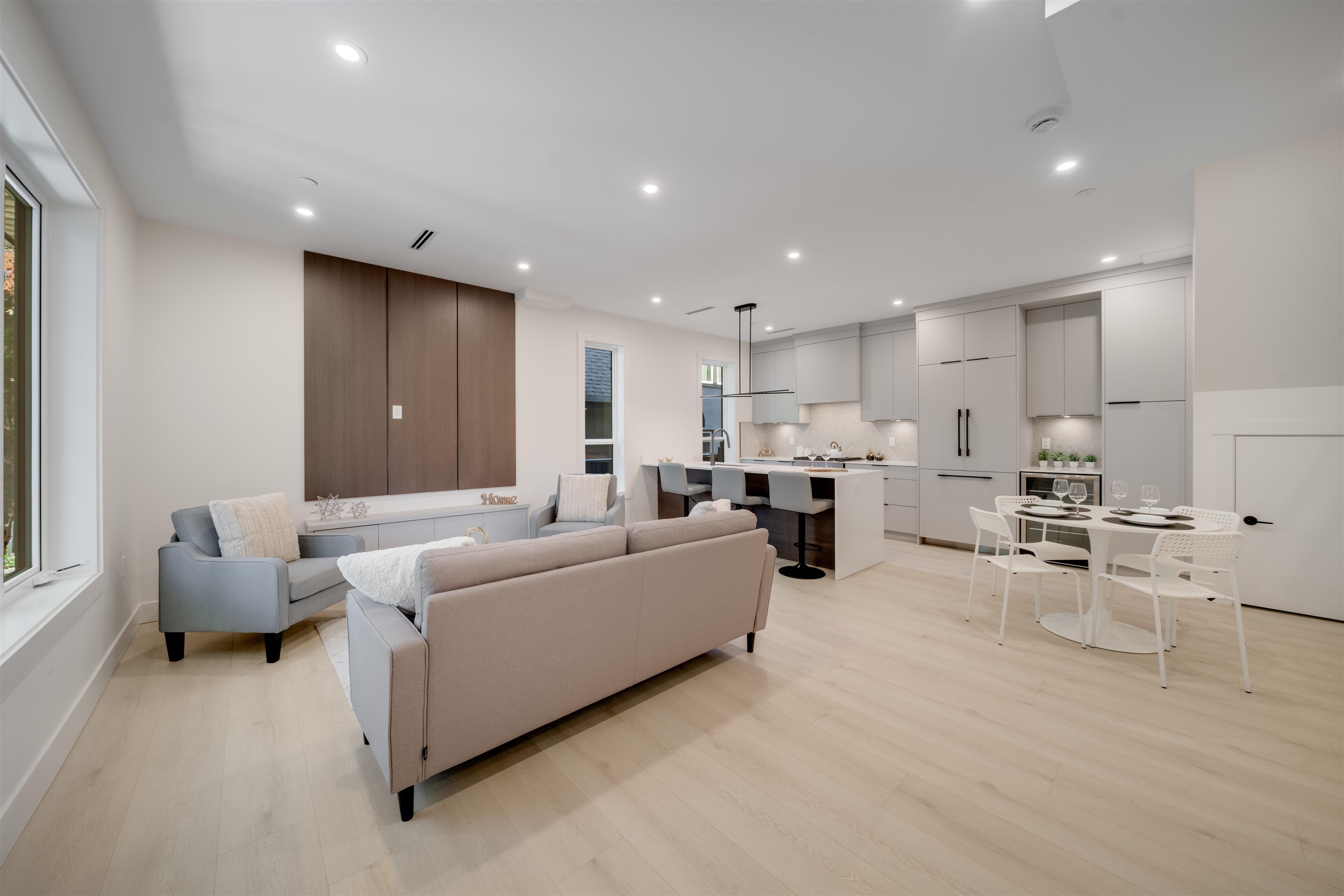 2 3836 8TH AVENUE, R3054453, BC,