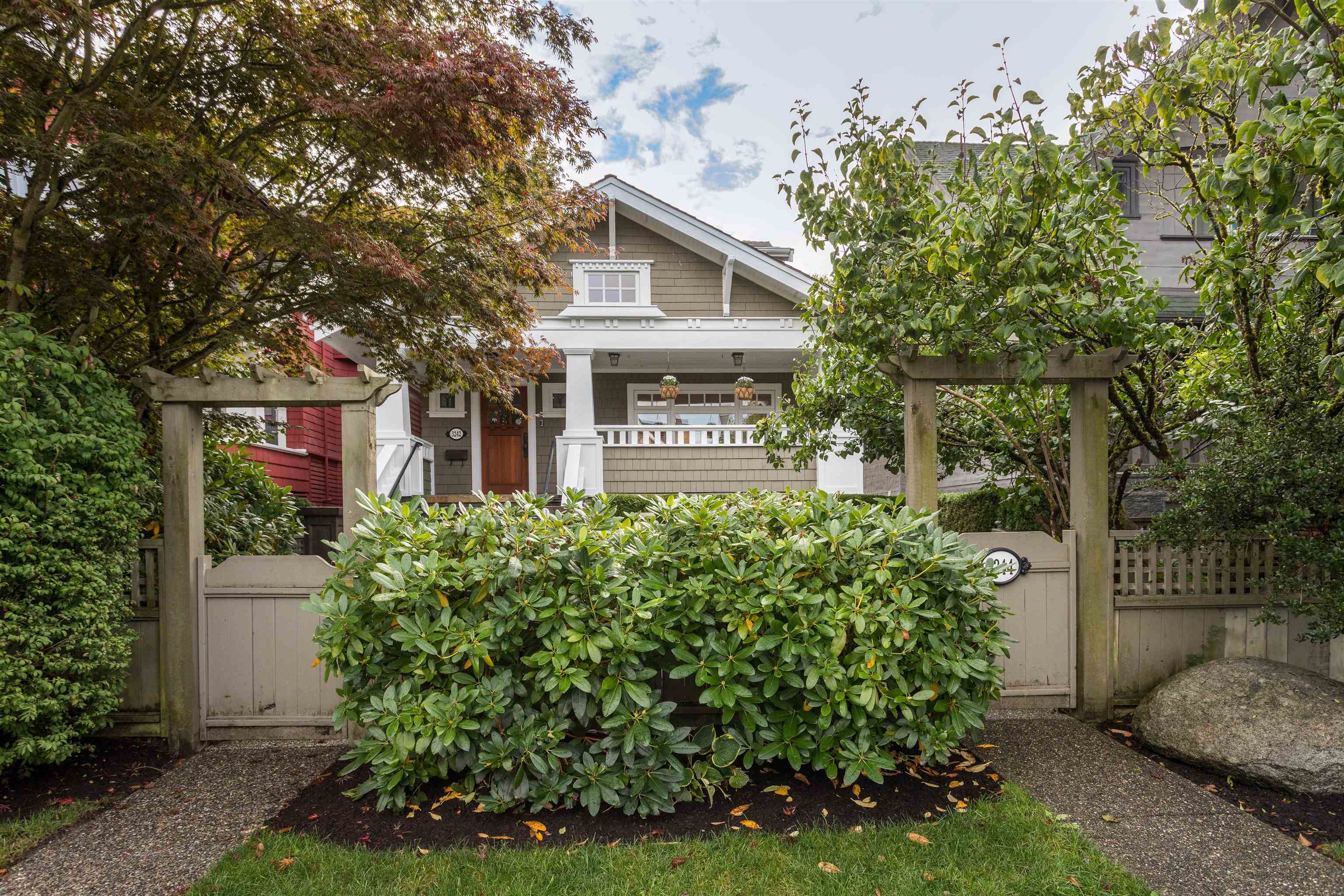 3242 W 3RD AVENUE, Vancouver BC V6K 1N4, R3055205, BC,