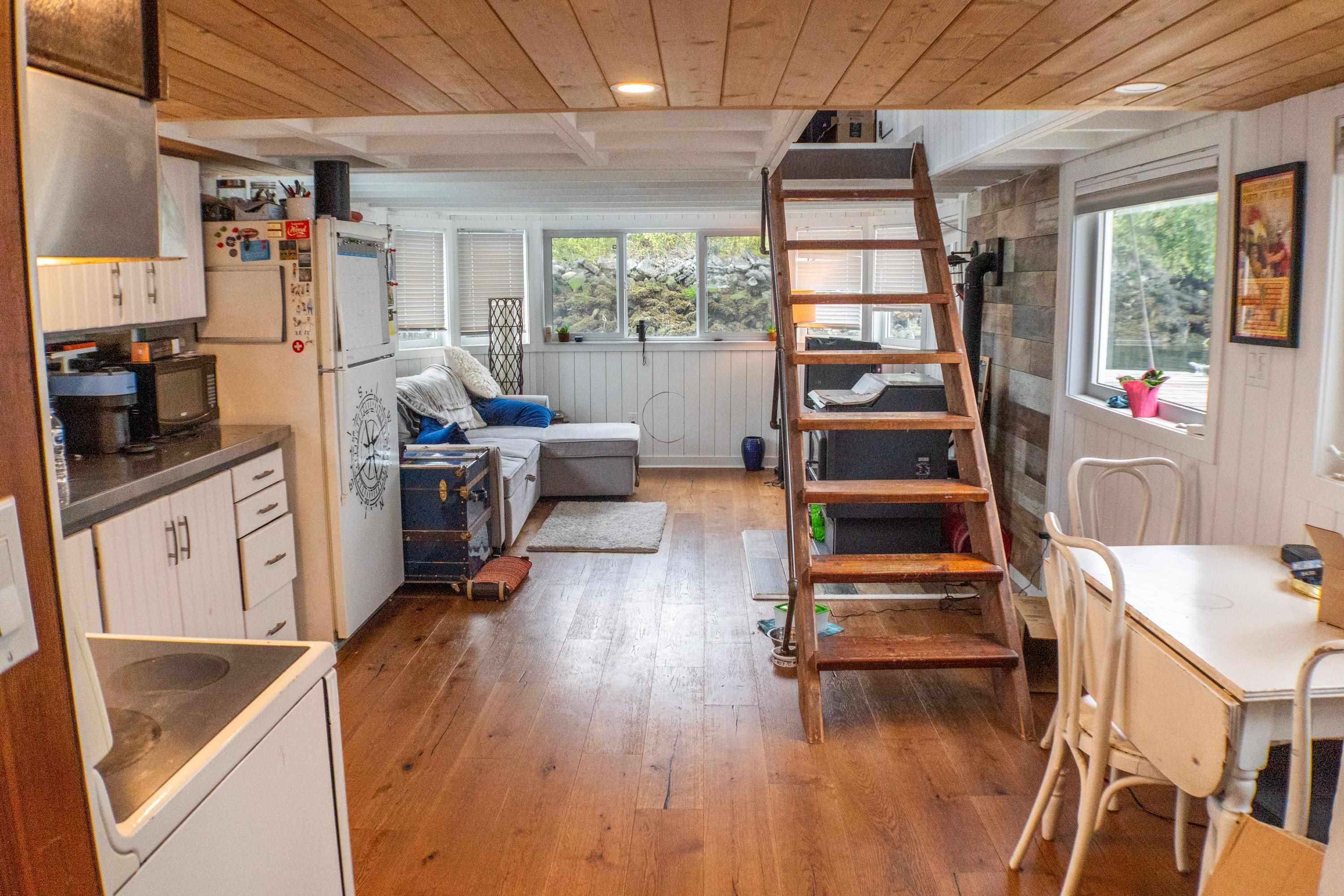 GNB 21 415 W ESPLANADE AVENUE, R3055352, BC,