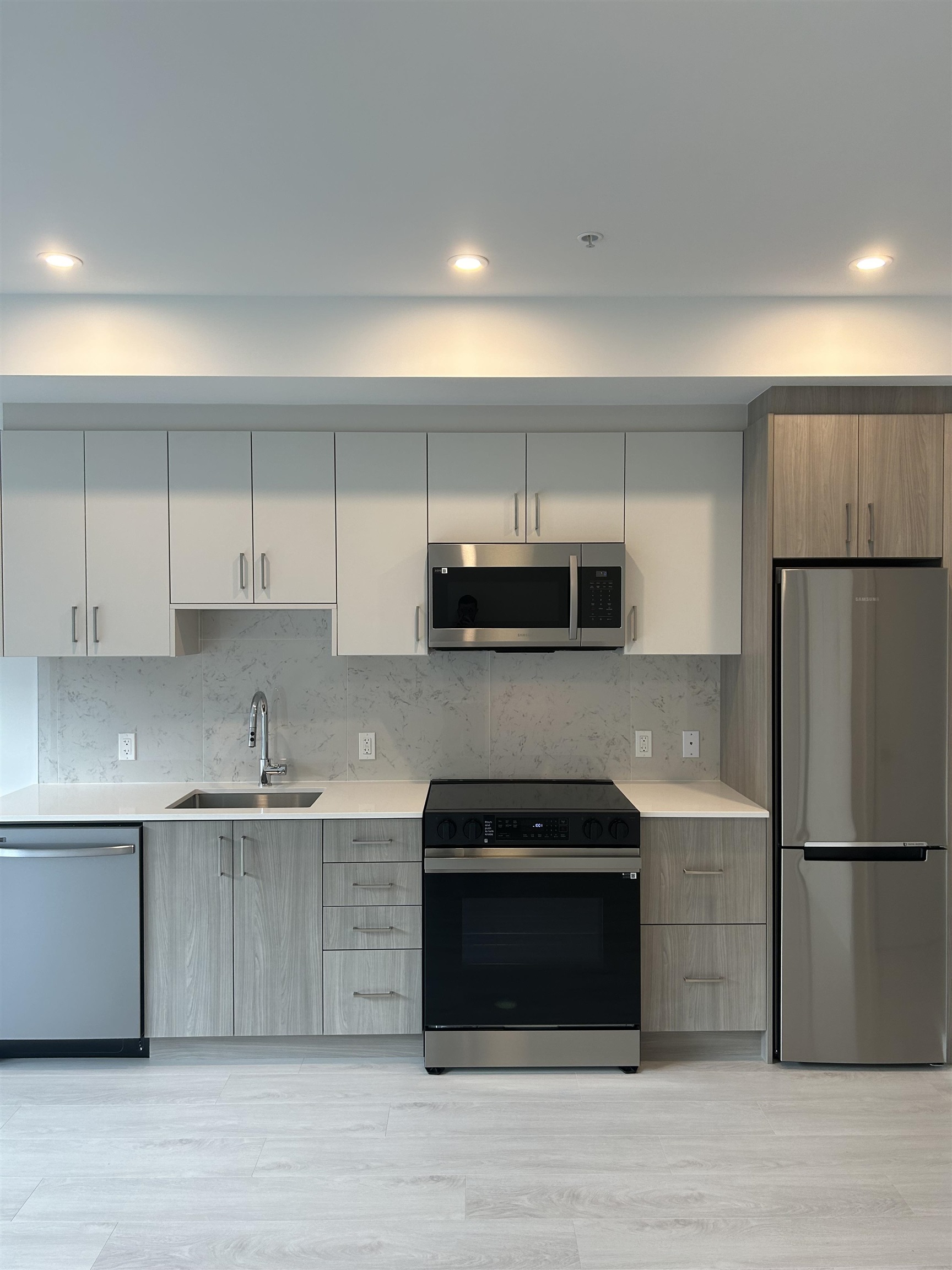 E20X 13858 108 AVENUE, R3055388, BC,