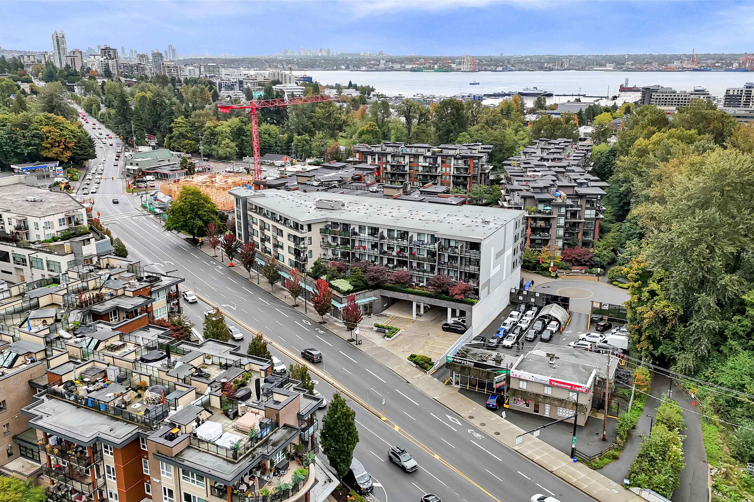 215 725 MARINE DRIVE, R3055429, BC,