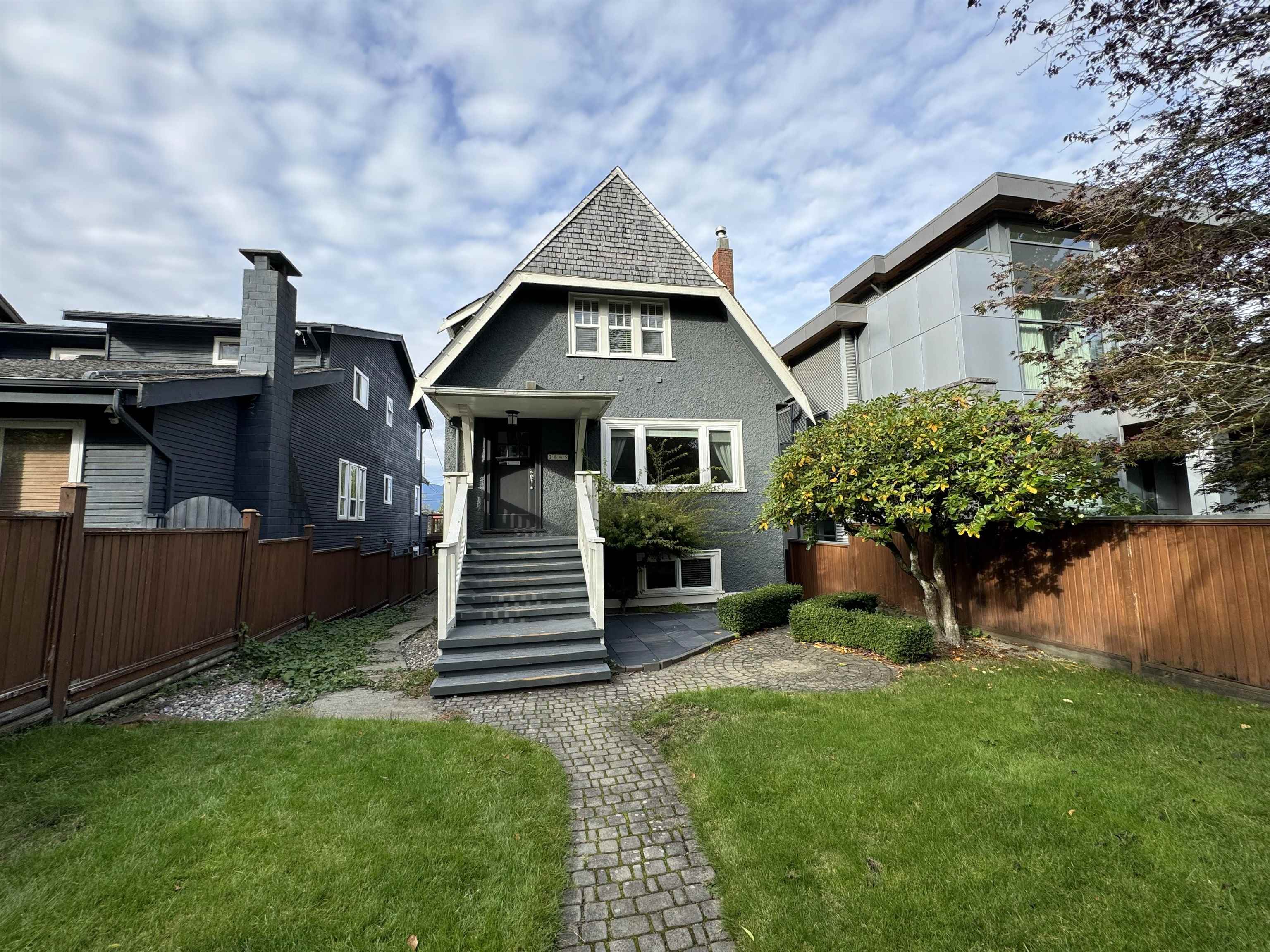 3845 W 13 AVENUE, Vancouver BC V6R 2S9, R3055825, BC,