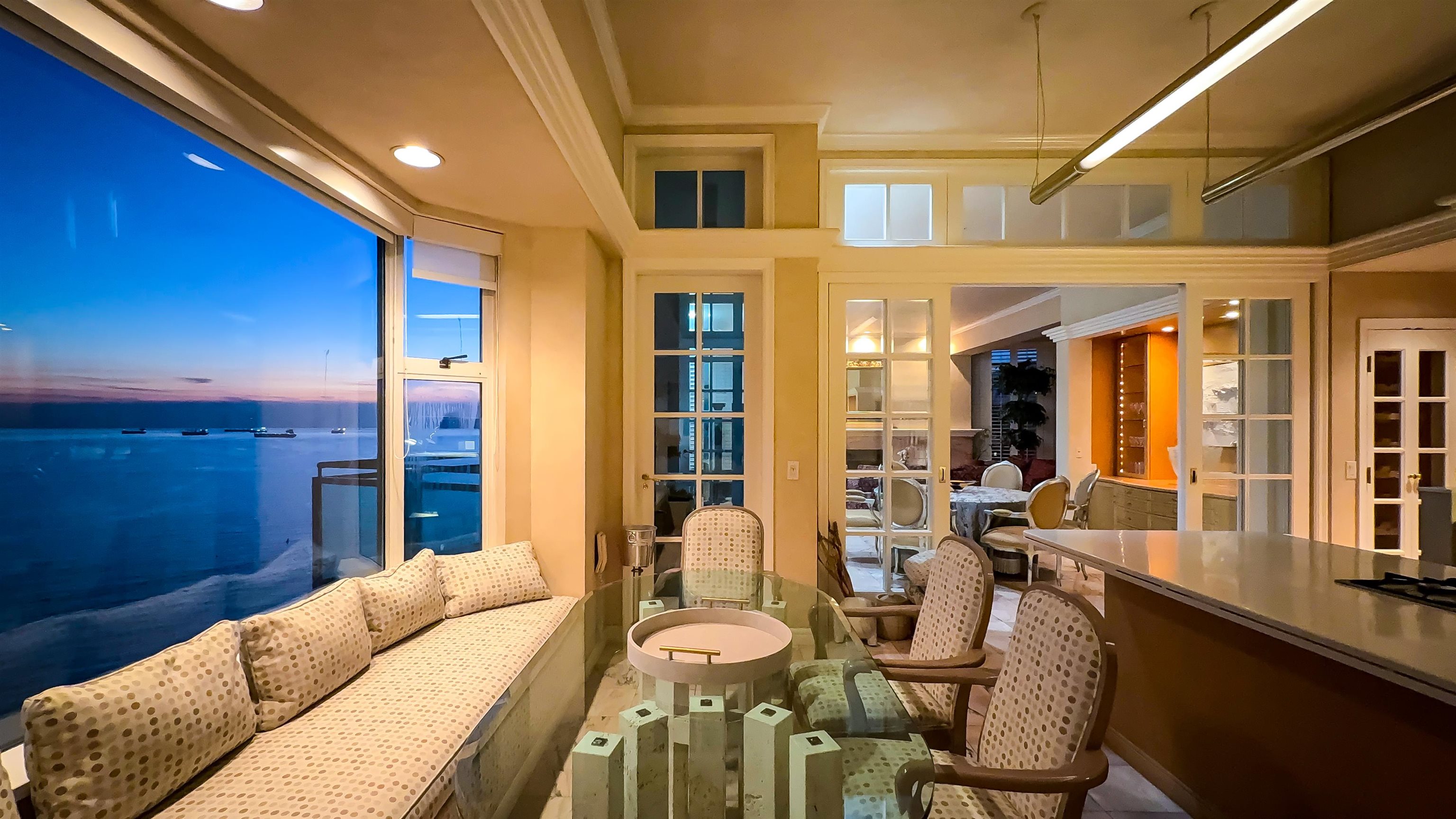 17 1861 BEACH AVENUE, R3055949, BC,