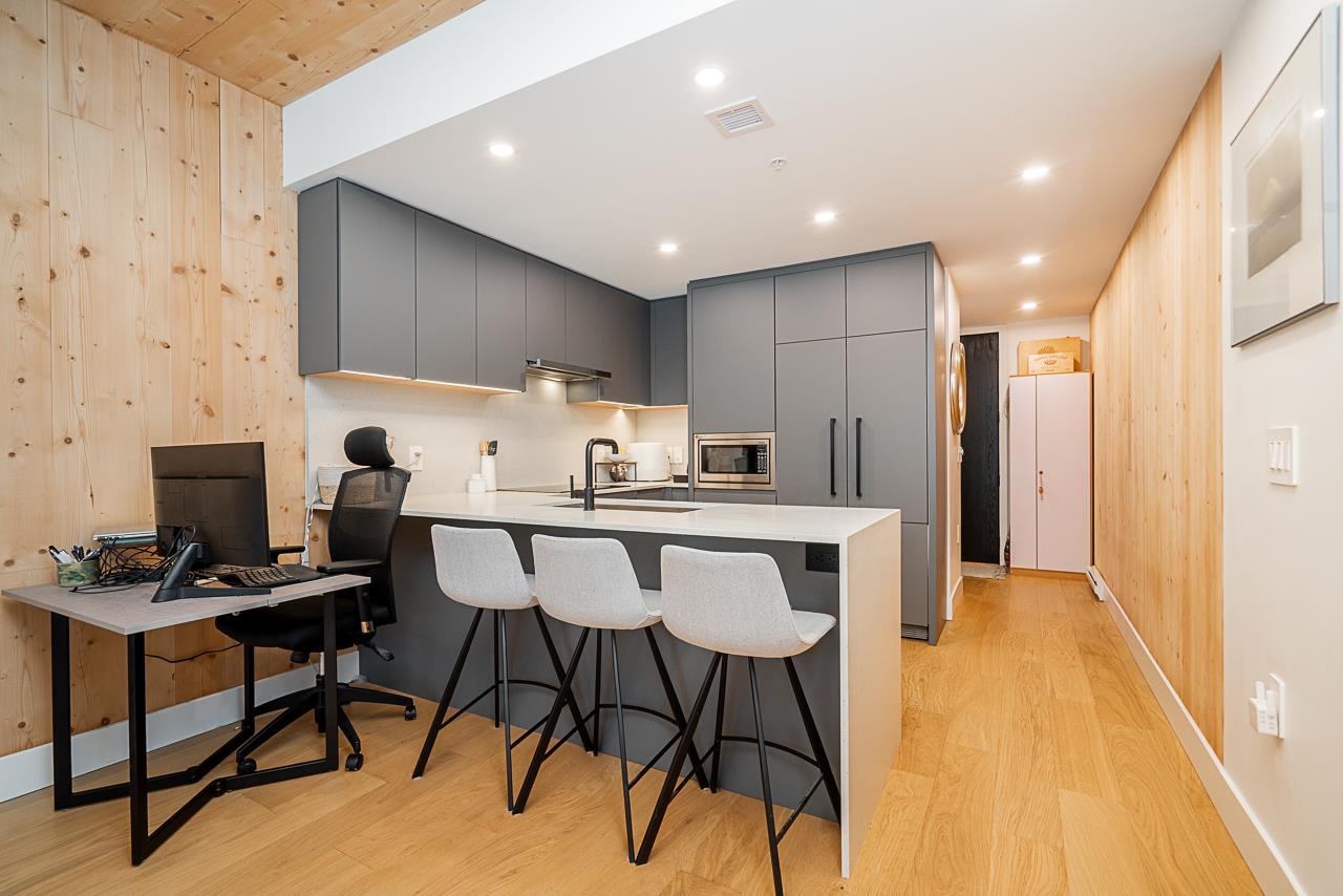 202 310 SALTER STREET, R3055973, BC,