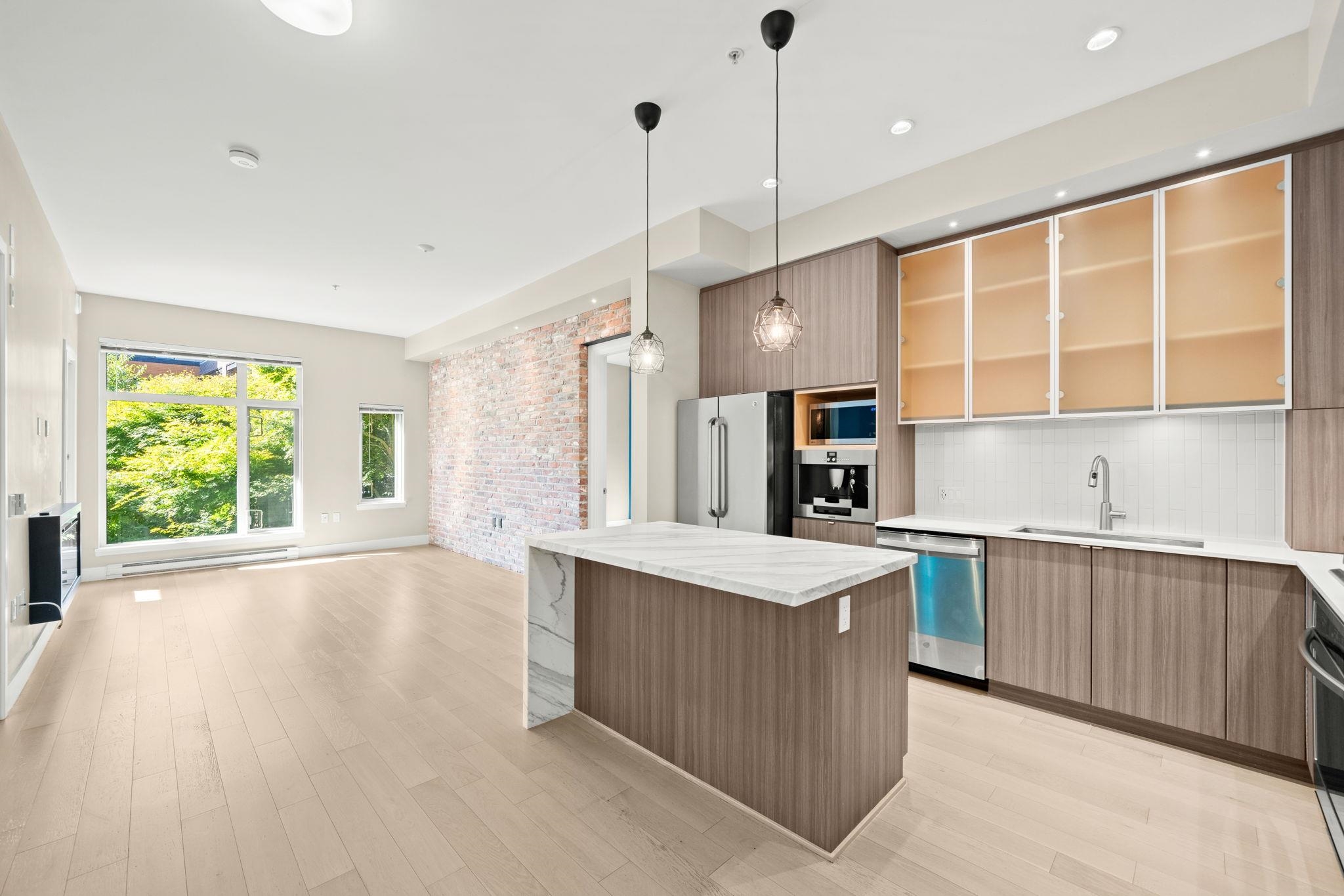 211 260 SALTER STREET, R3056005, BC,
