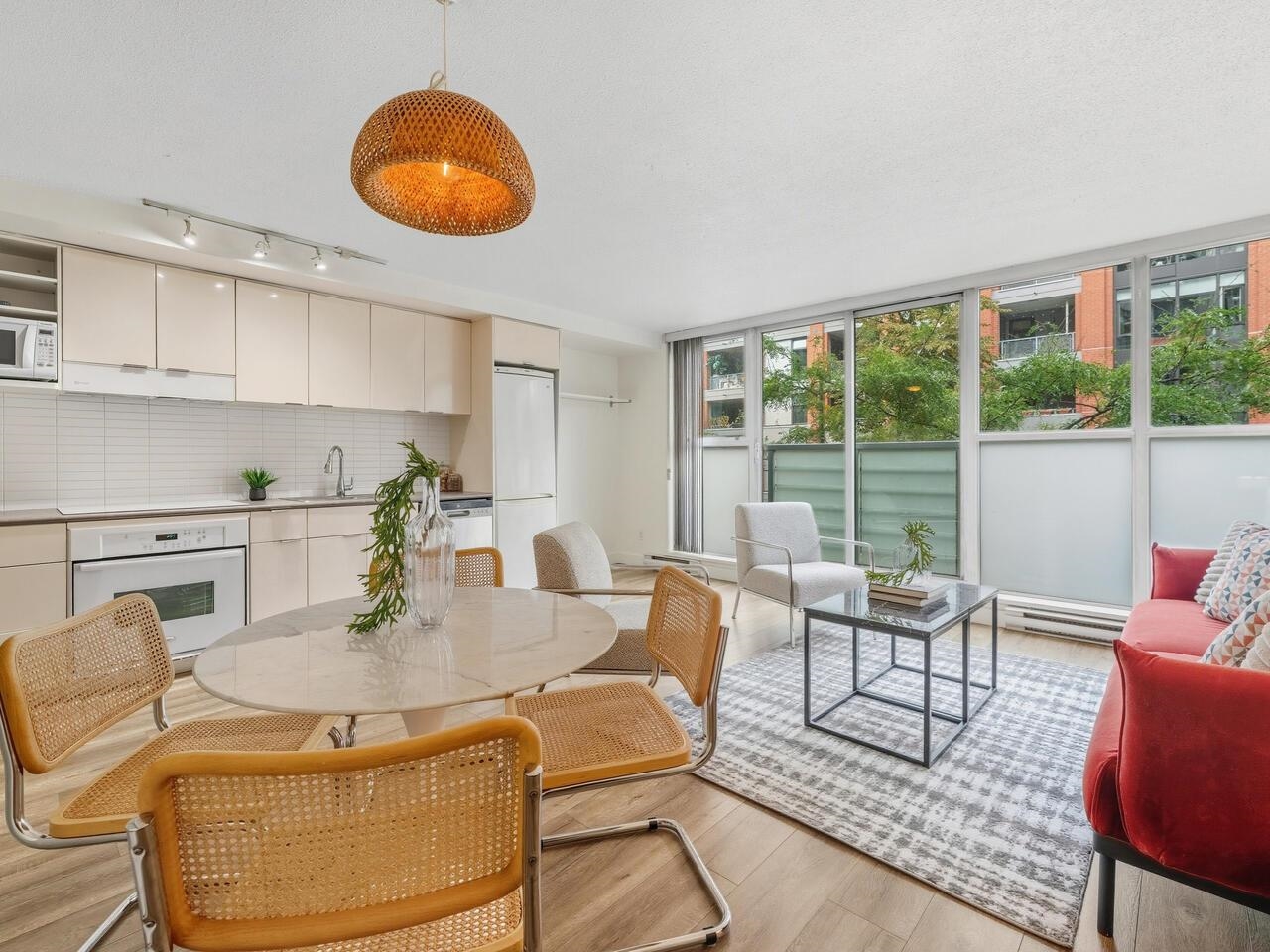 209 168 POWELL STREET, R3056028, BC,