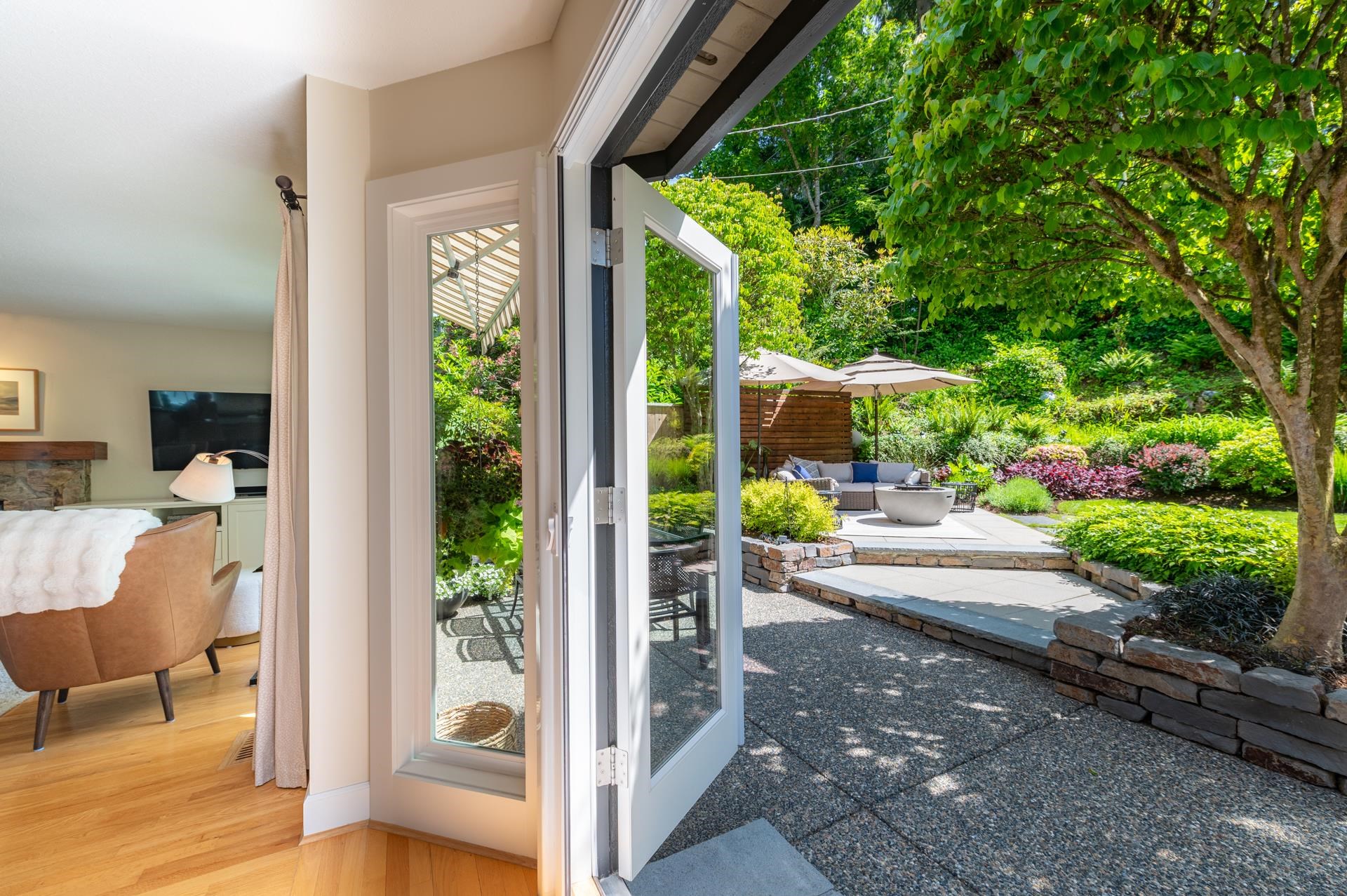 997 CANYON BOULEVARD, North Vancouver BC V7R 2K2, R3056261, BC,