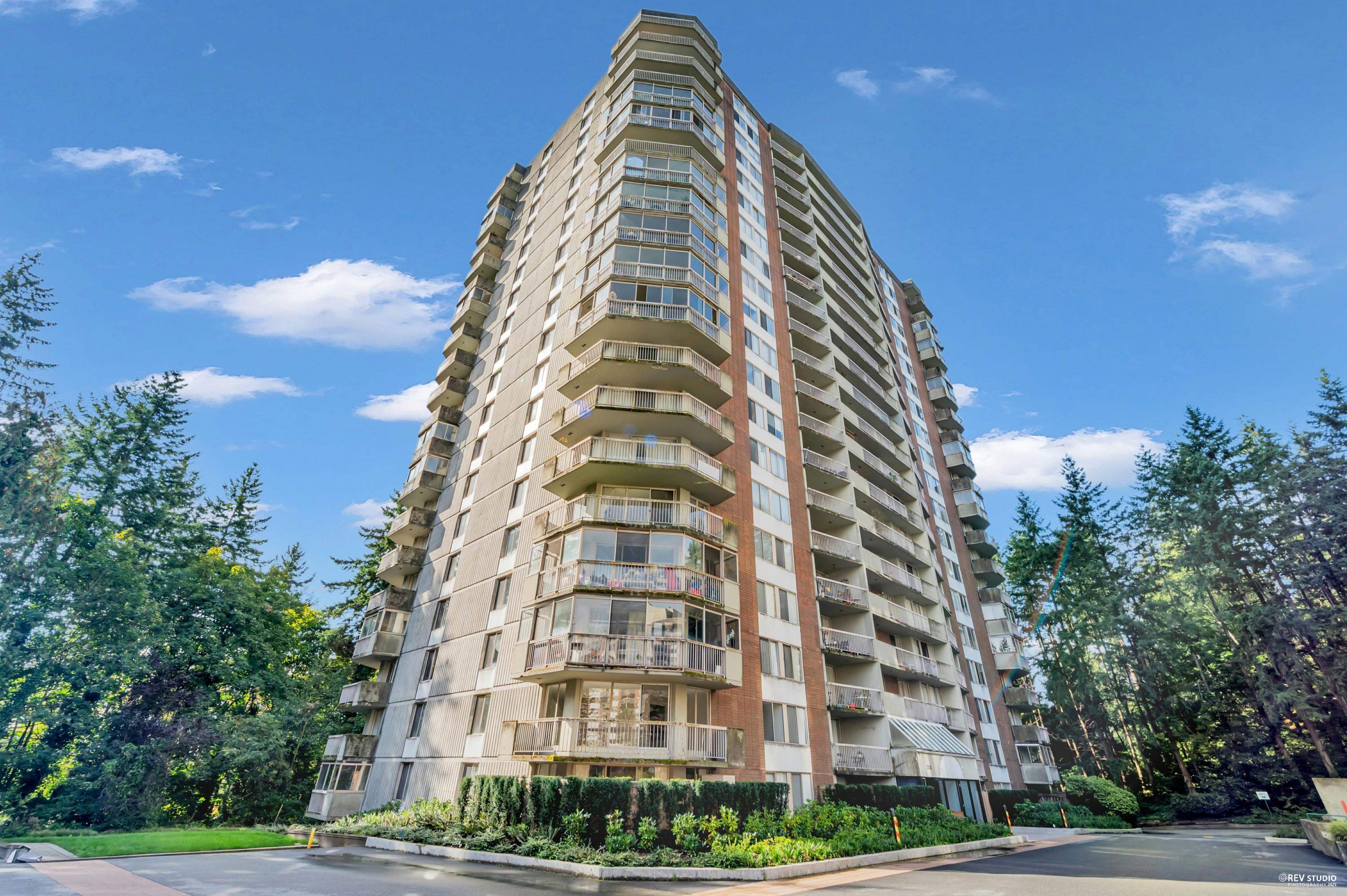 809 2024 FULLERTON AVENUE, R3056324, BC,
