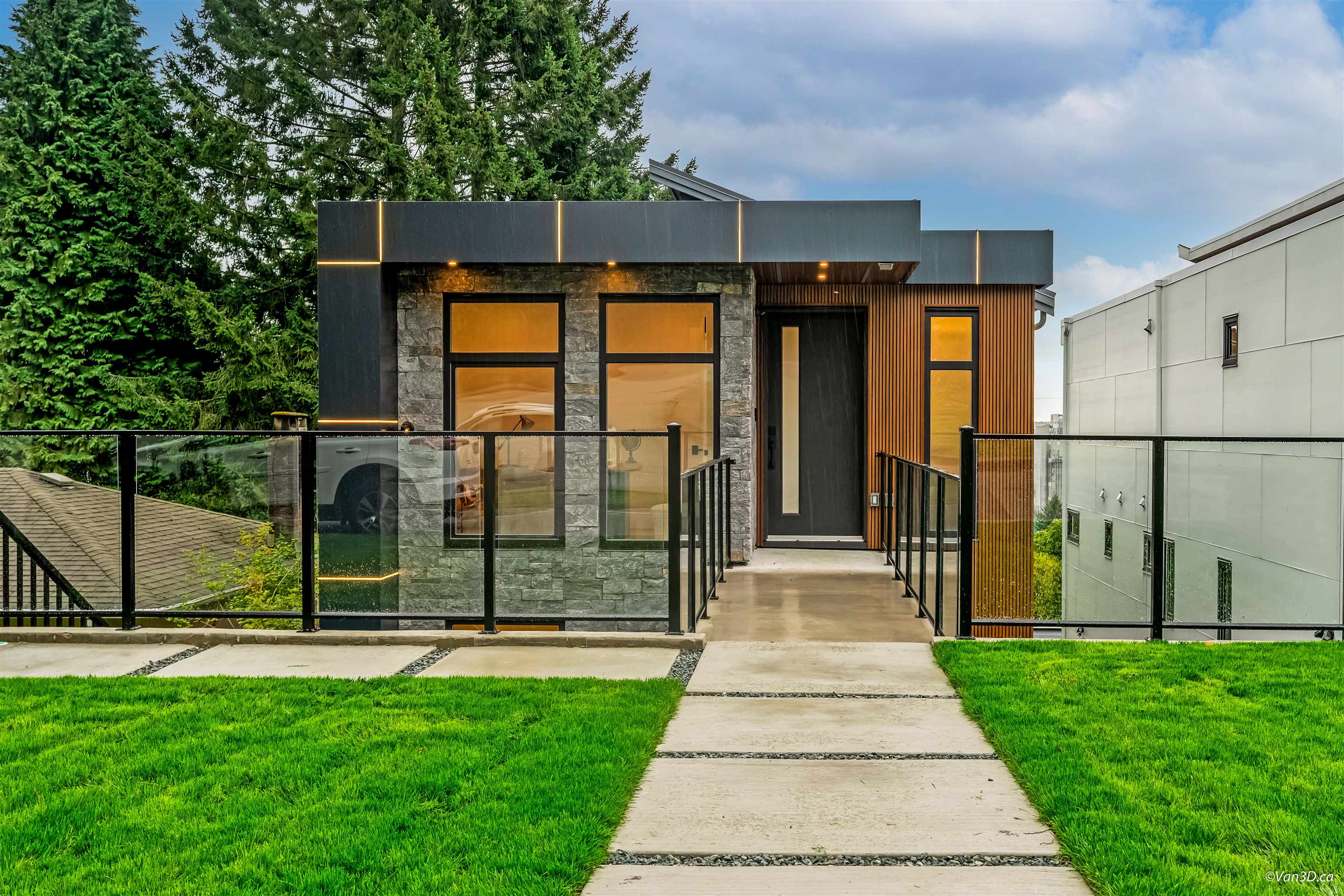 973 ADDERLEY STREET, North Vancouver BC V7L 1O4, R3056421, BC,