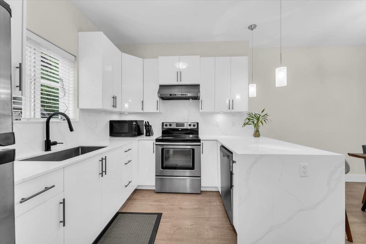 206 3888 NORFOLK STREET, R3056433, BC,