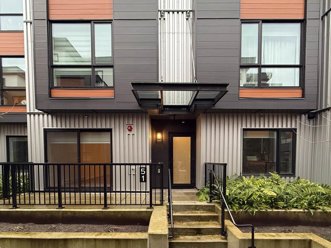 G34 2070 20TH AVENUE, R3056564, BC,