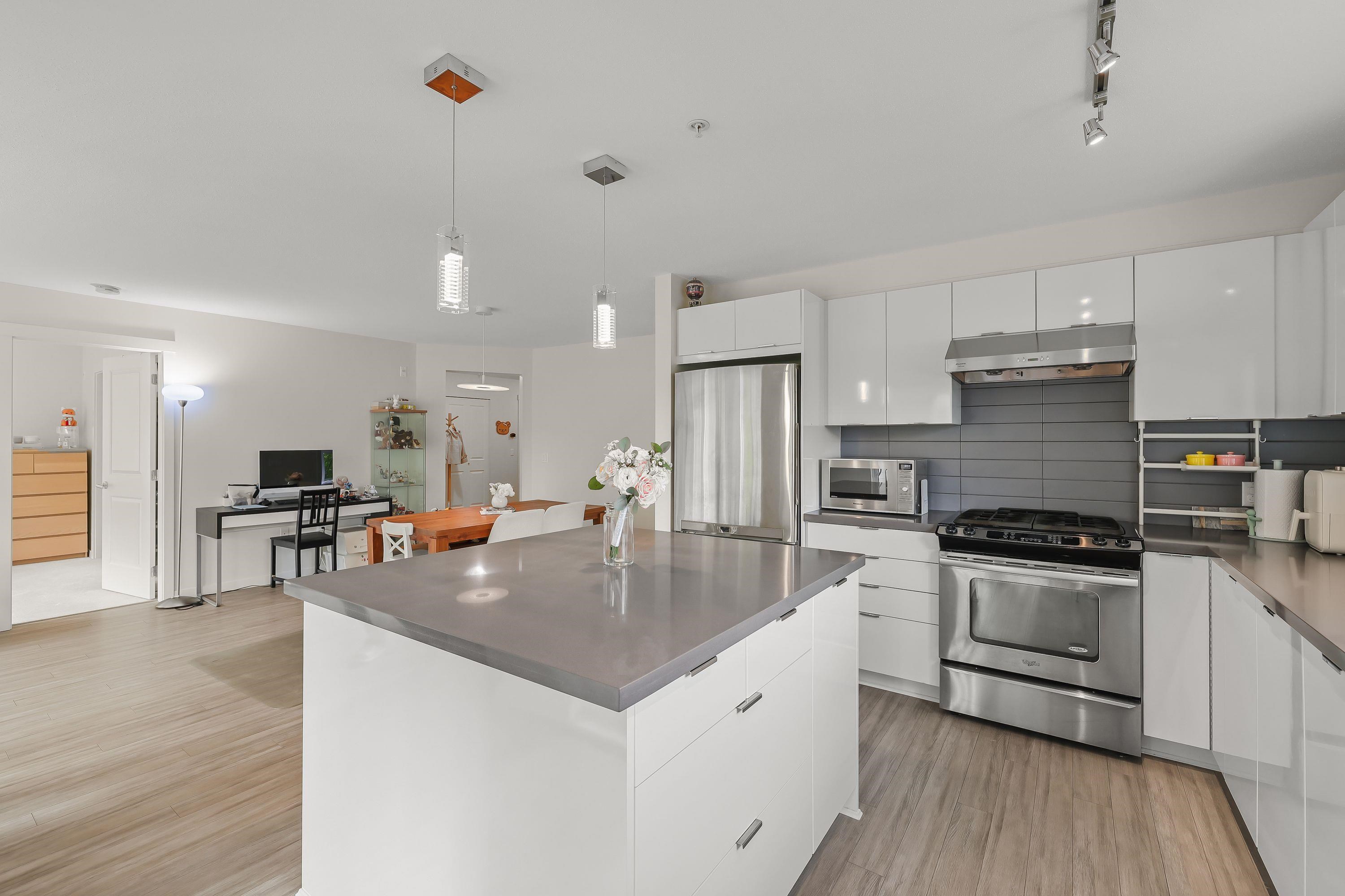 202 3323 151 STREET, R3056928, BC,
