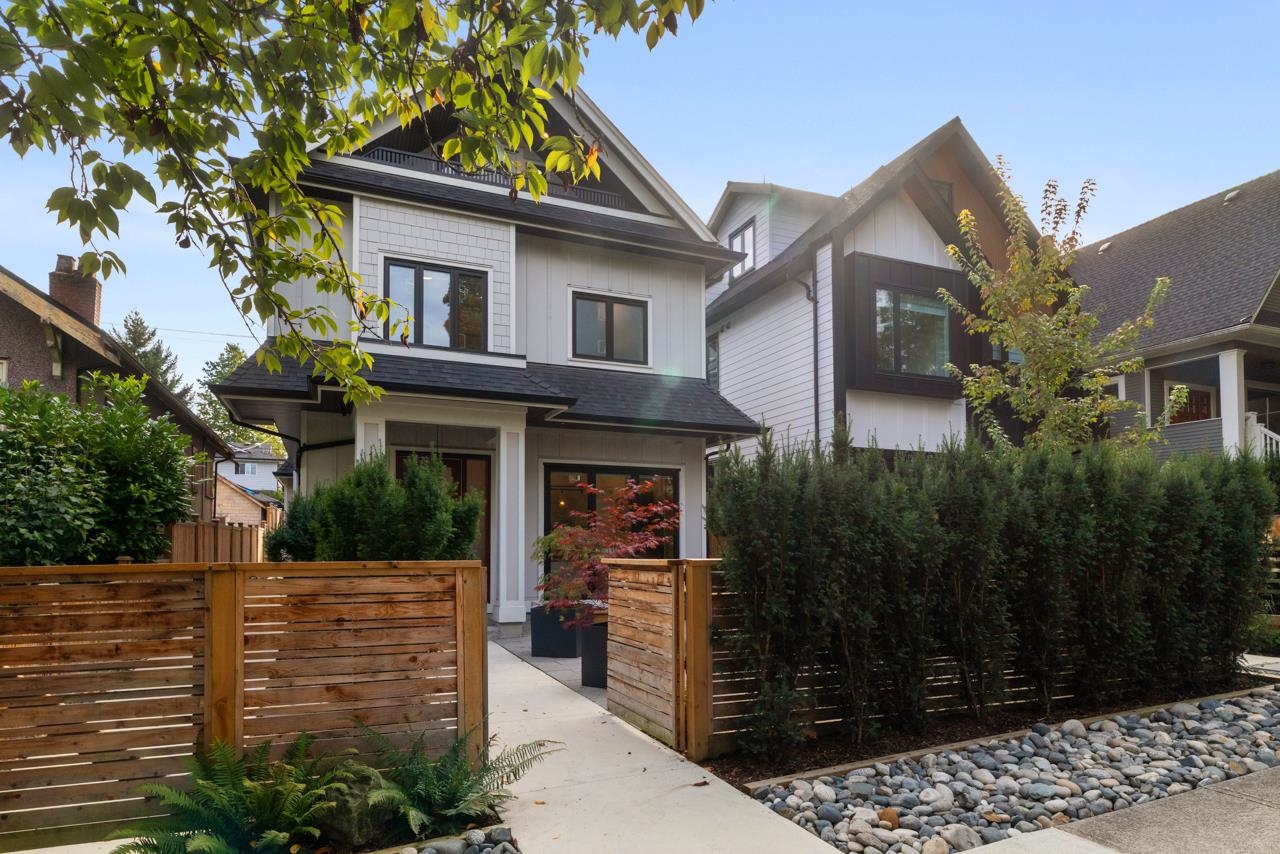 1 938 10TH AVENUE, R3057017, BC,
