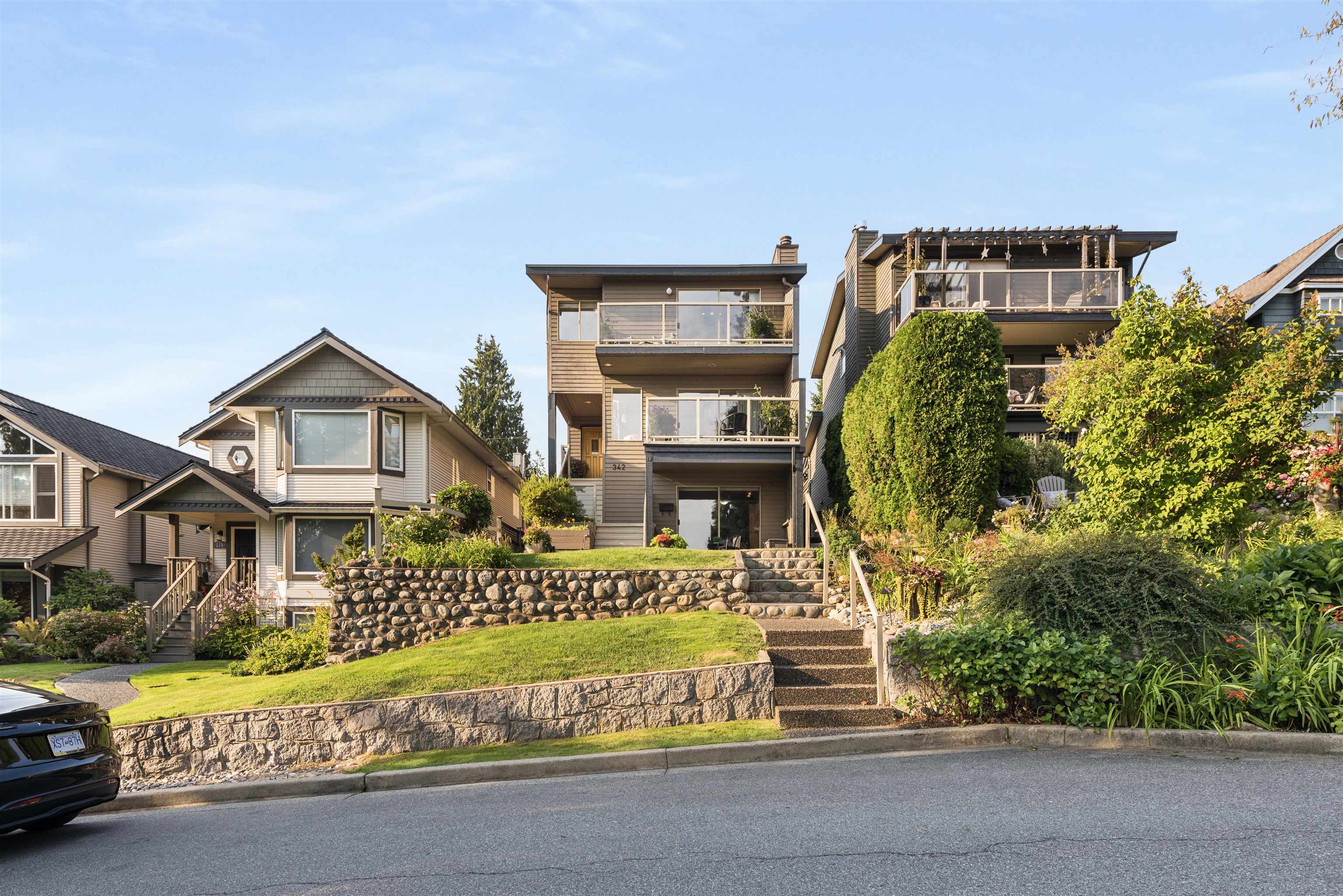 342 E 26TH STREET, North Vancouver BC V7N 1B1, R3057338, BC,