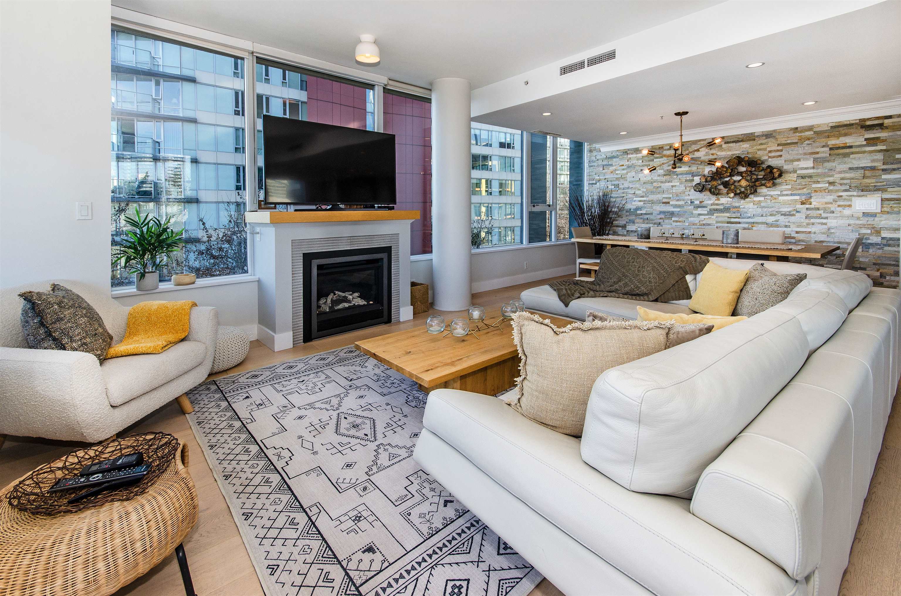 9 SMITHE MEWS, Vancouver BC V6B 0B5, R3057610, BC,