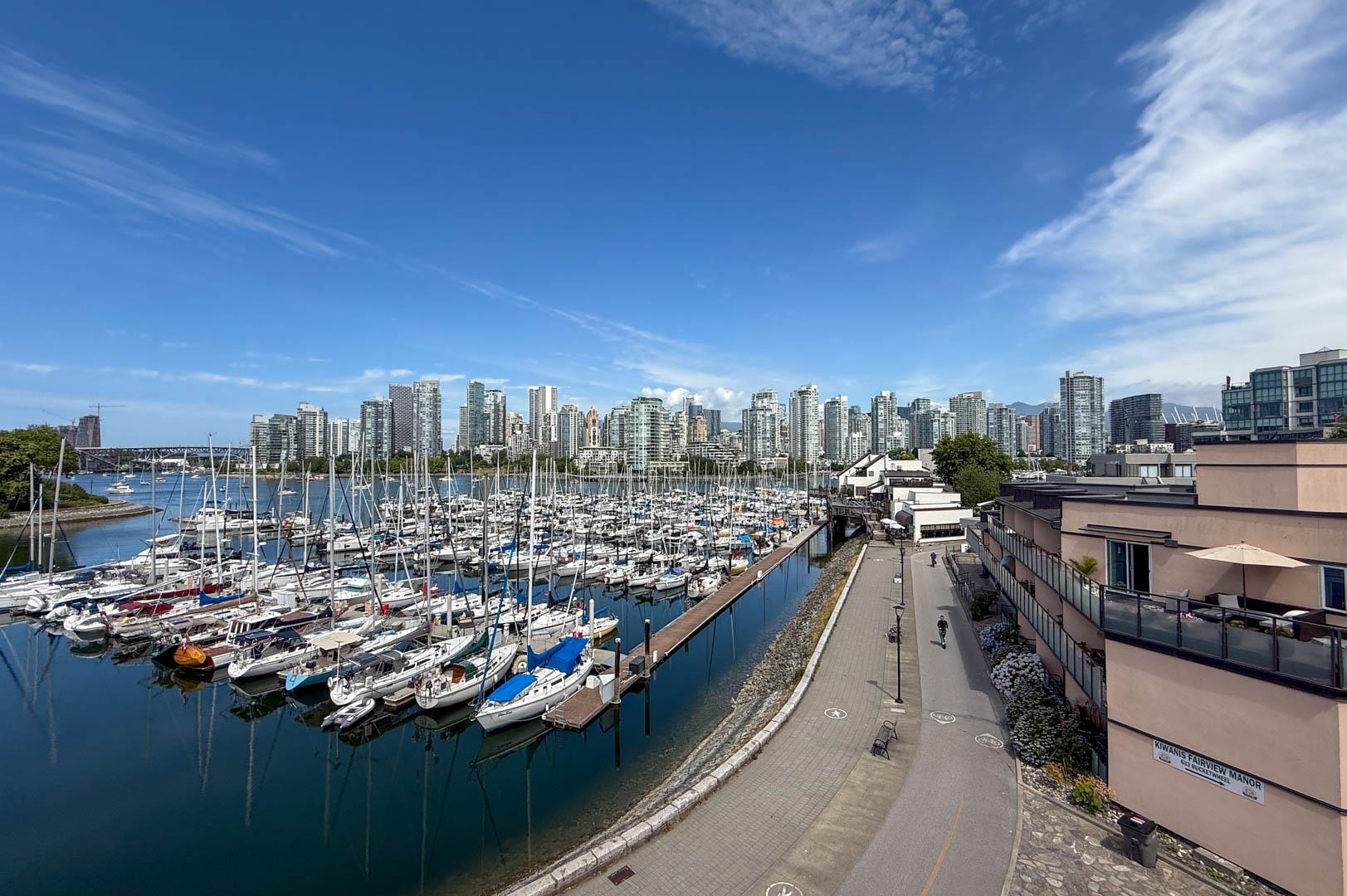 248 658 LEG-IN-BOOT SQUARE, R3057683, BC,