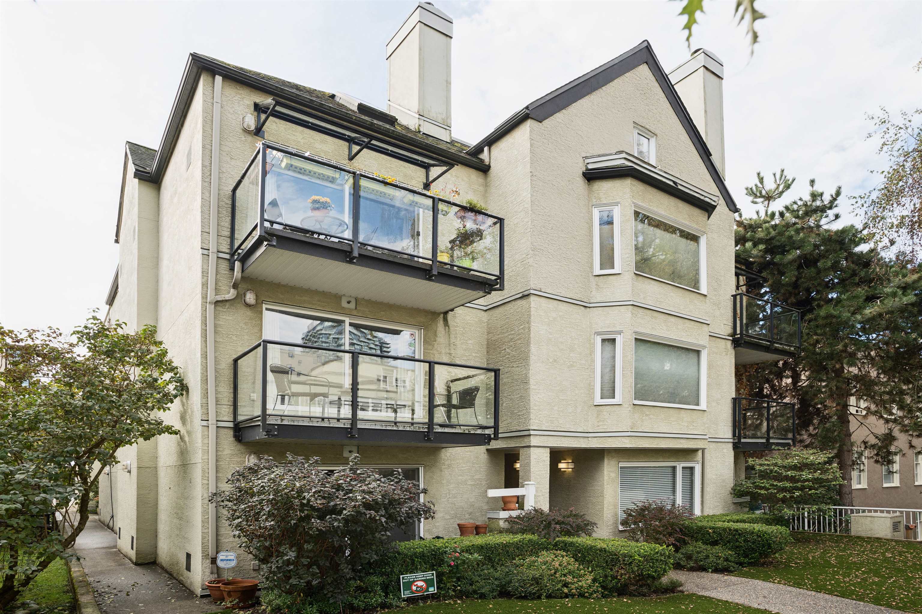 MLS® listing #R3057776 for sale located at 105 1554 BURNABY STREET