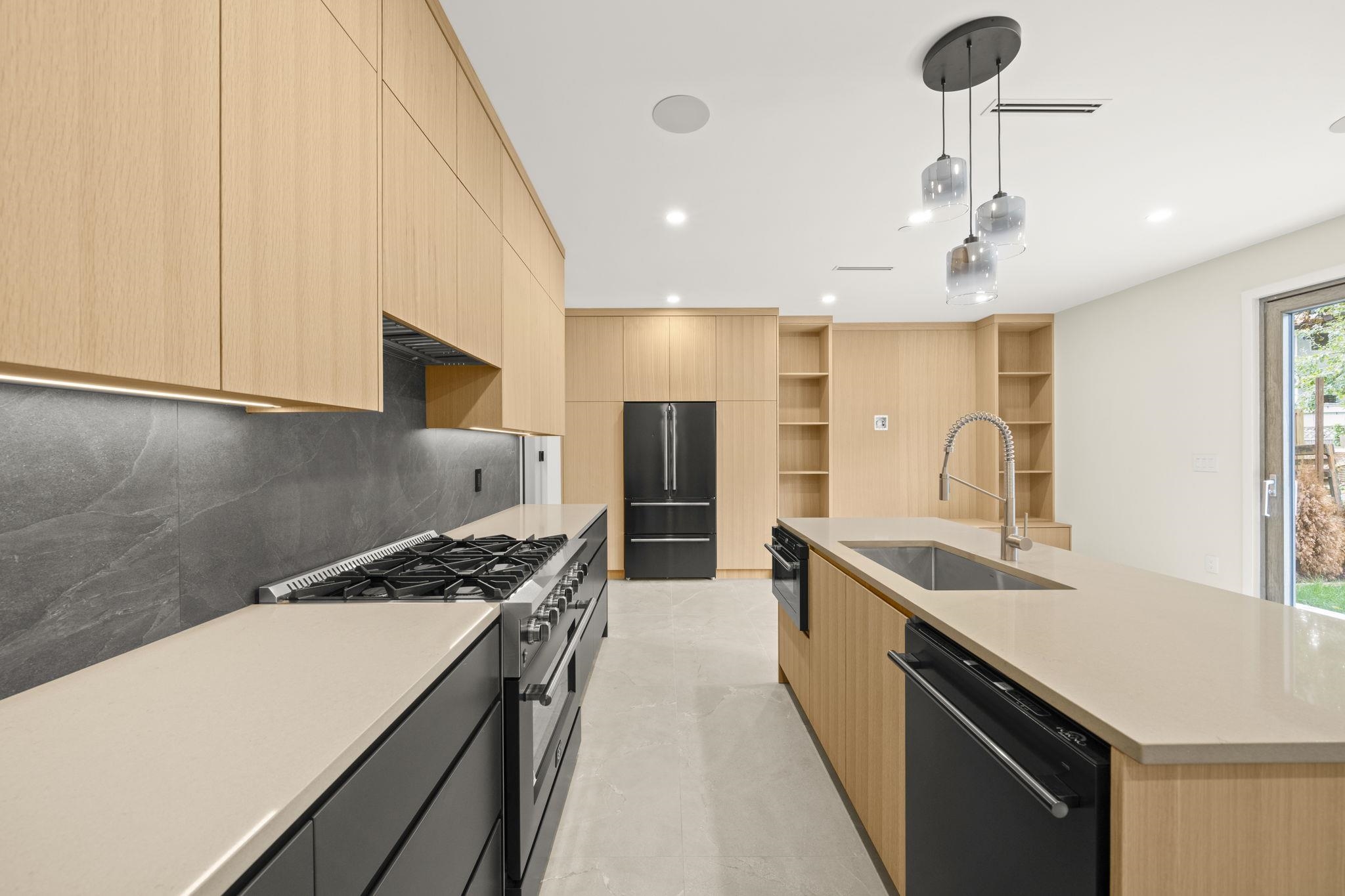 1 2091 20TH AVENUE, R3057854, BC,